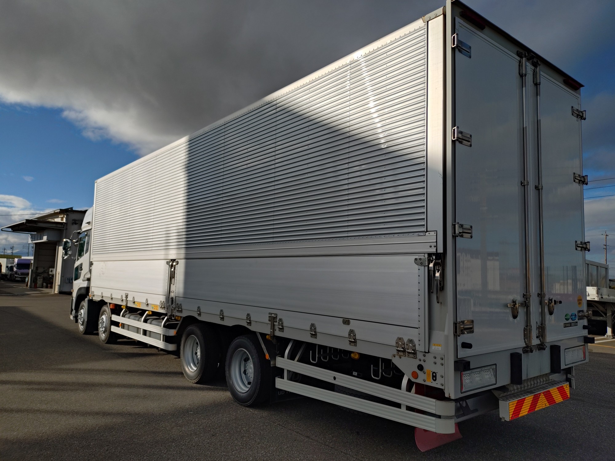 UD アルミウィング