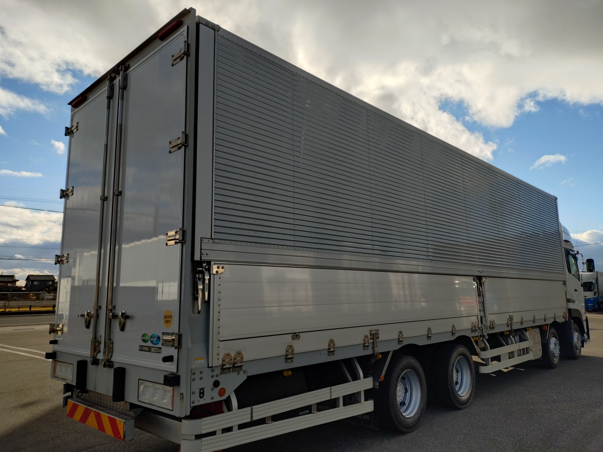 UD アルミウィング