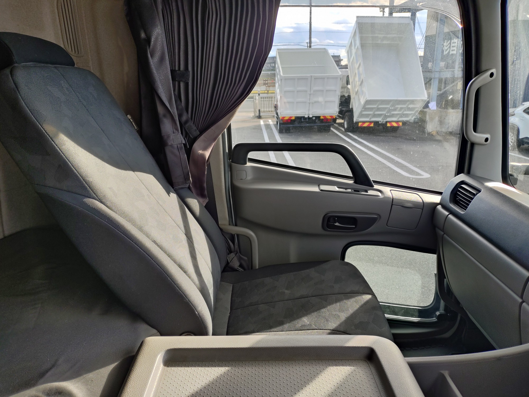 UD アルミウィング