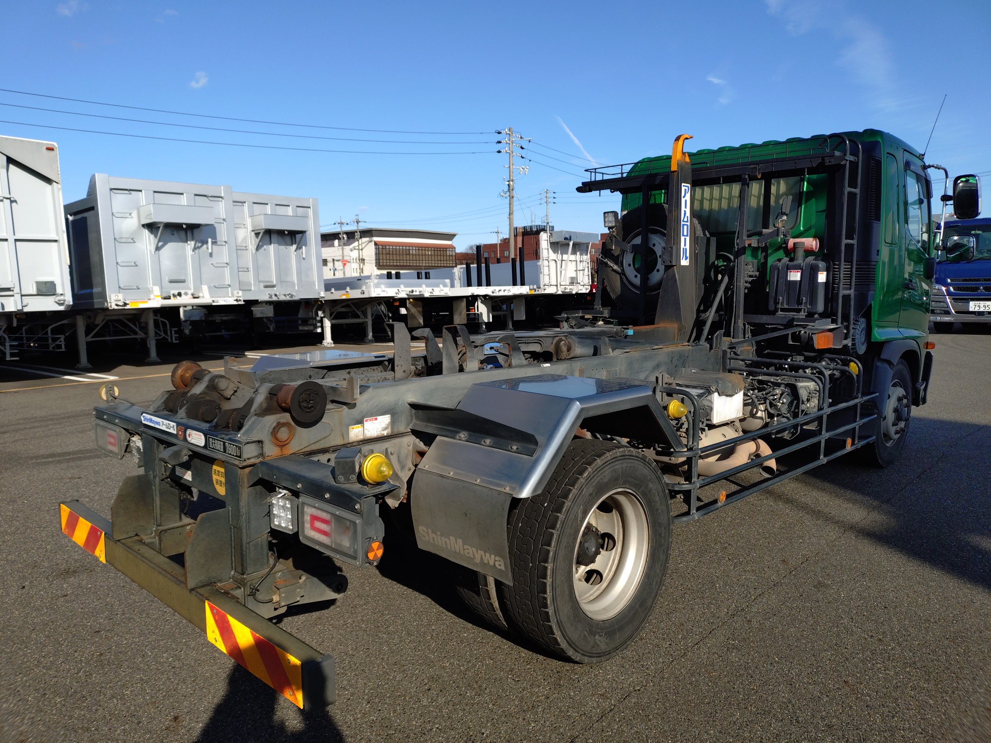 日野　増トンアームロール