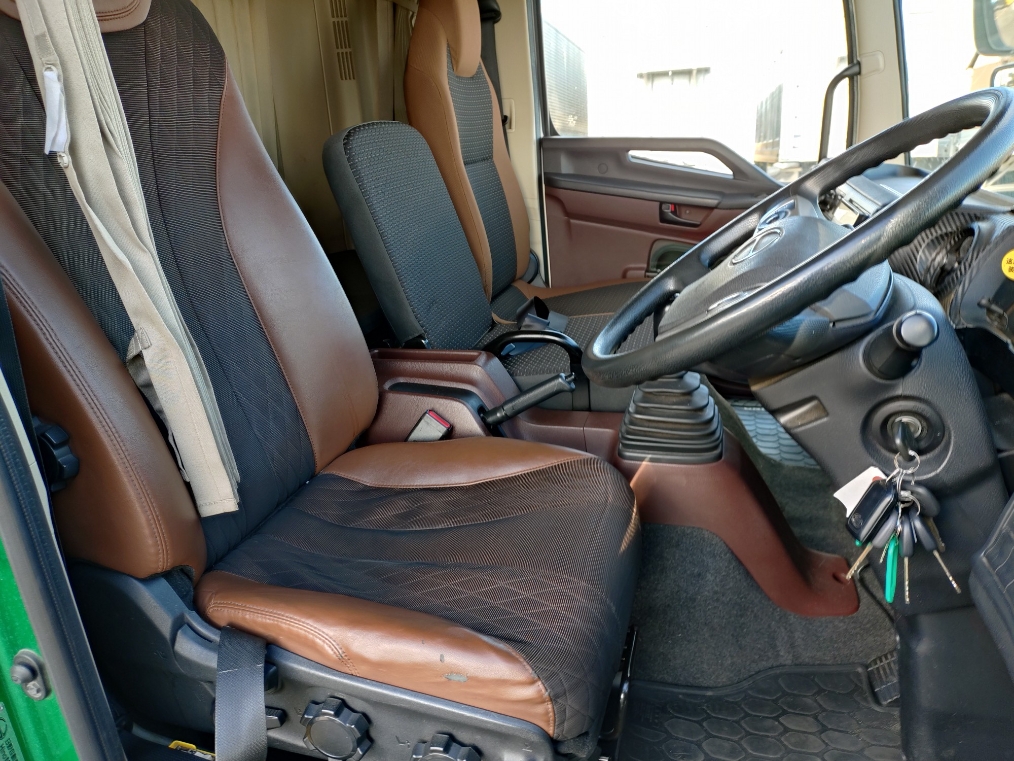 日野　増トンアームロール