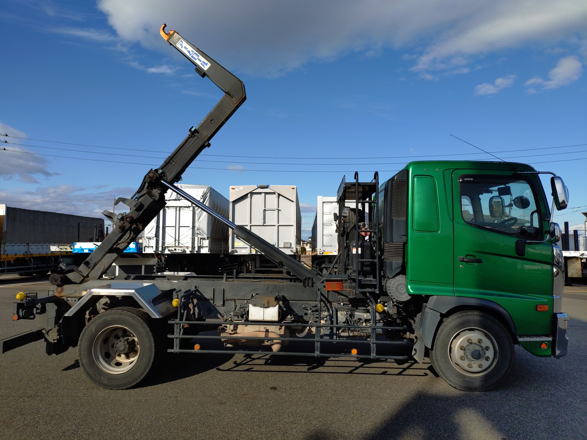 日野　増トンアームロール