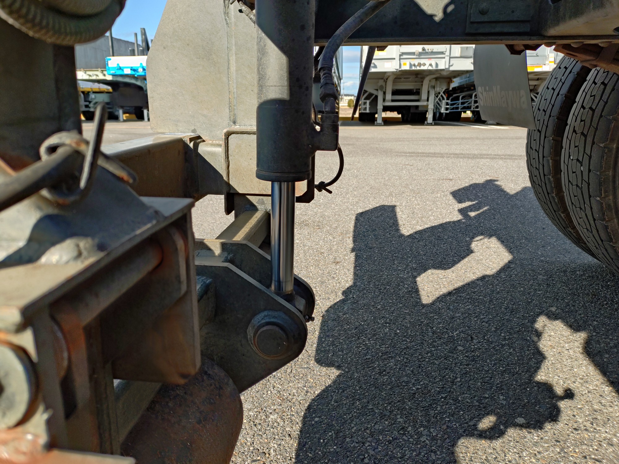 日野　増トンアームロール