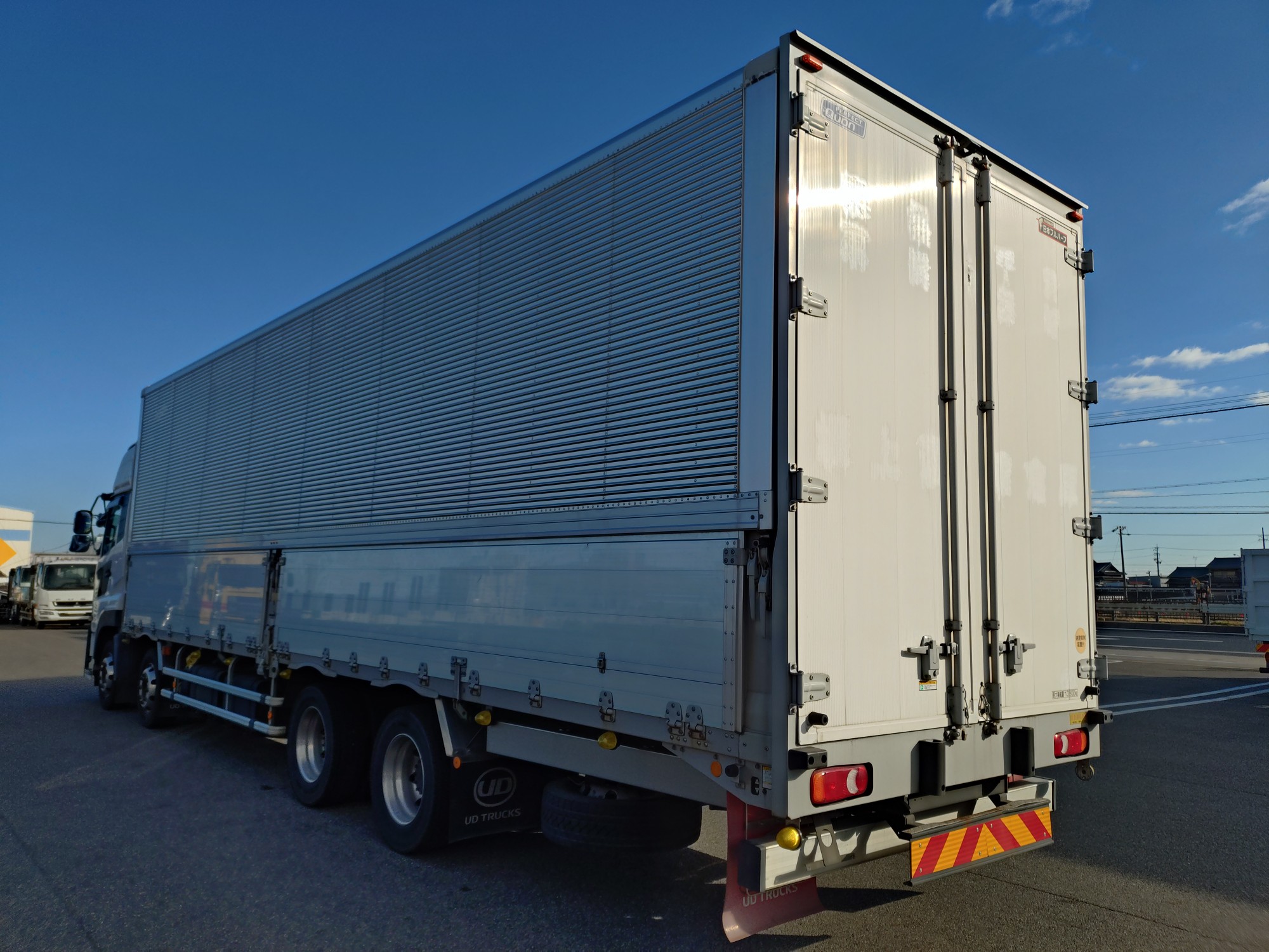 UD　アルミウィング