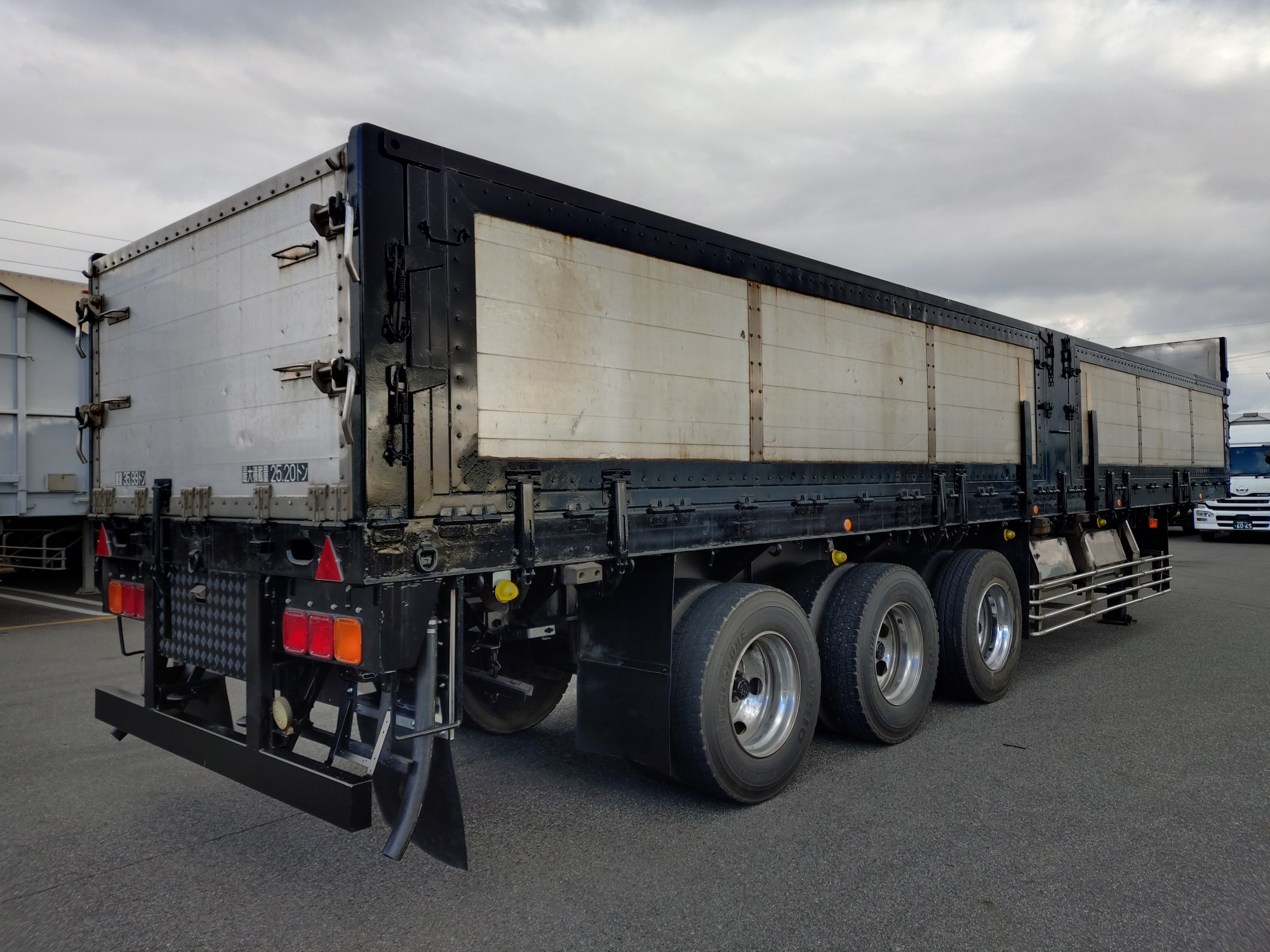 日本フルハーフ　スクラップトレーラ