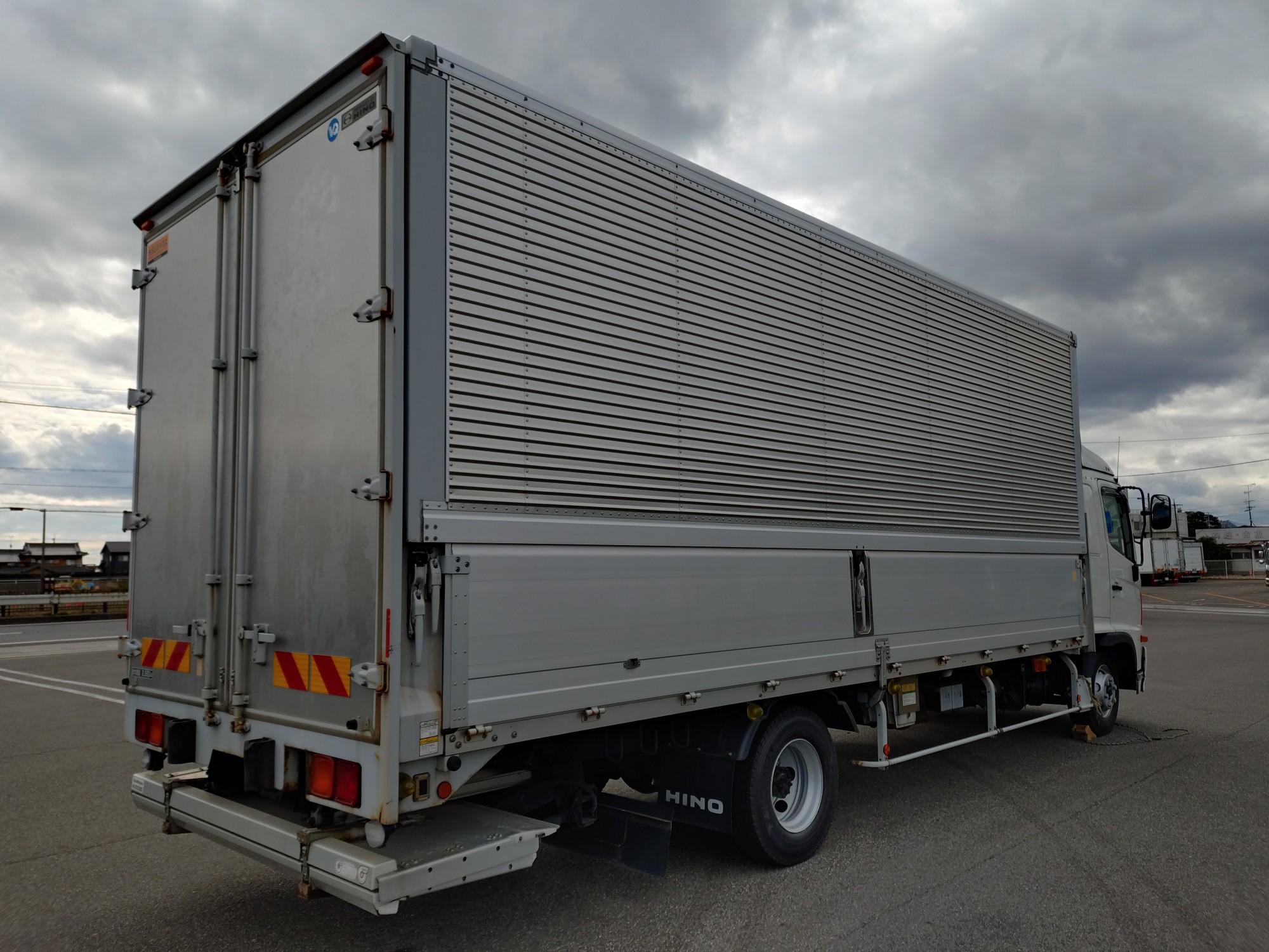 日野　アルミウイング