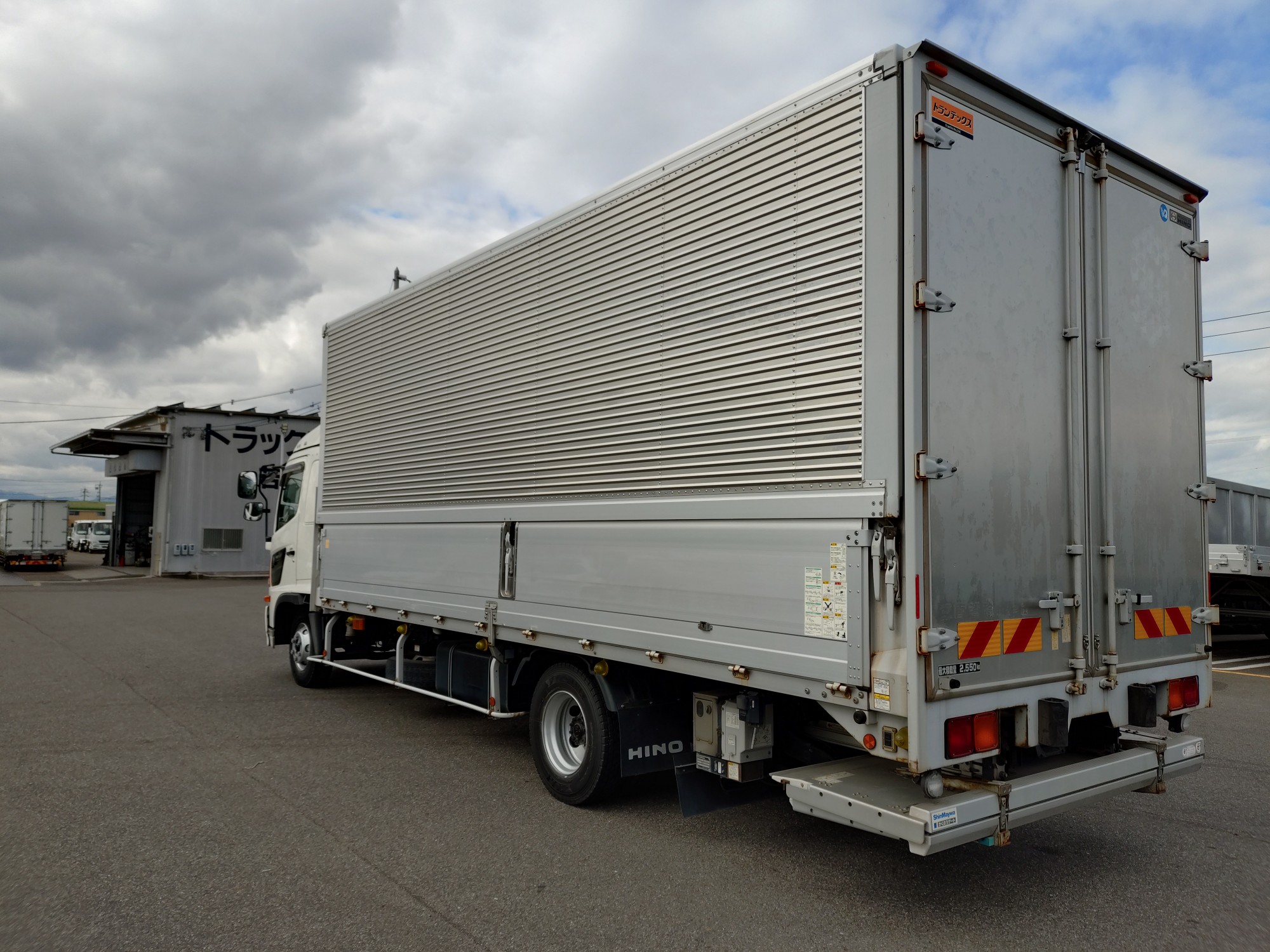 日野　アルミウイング