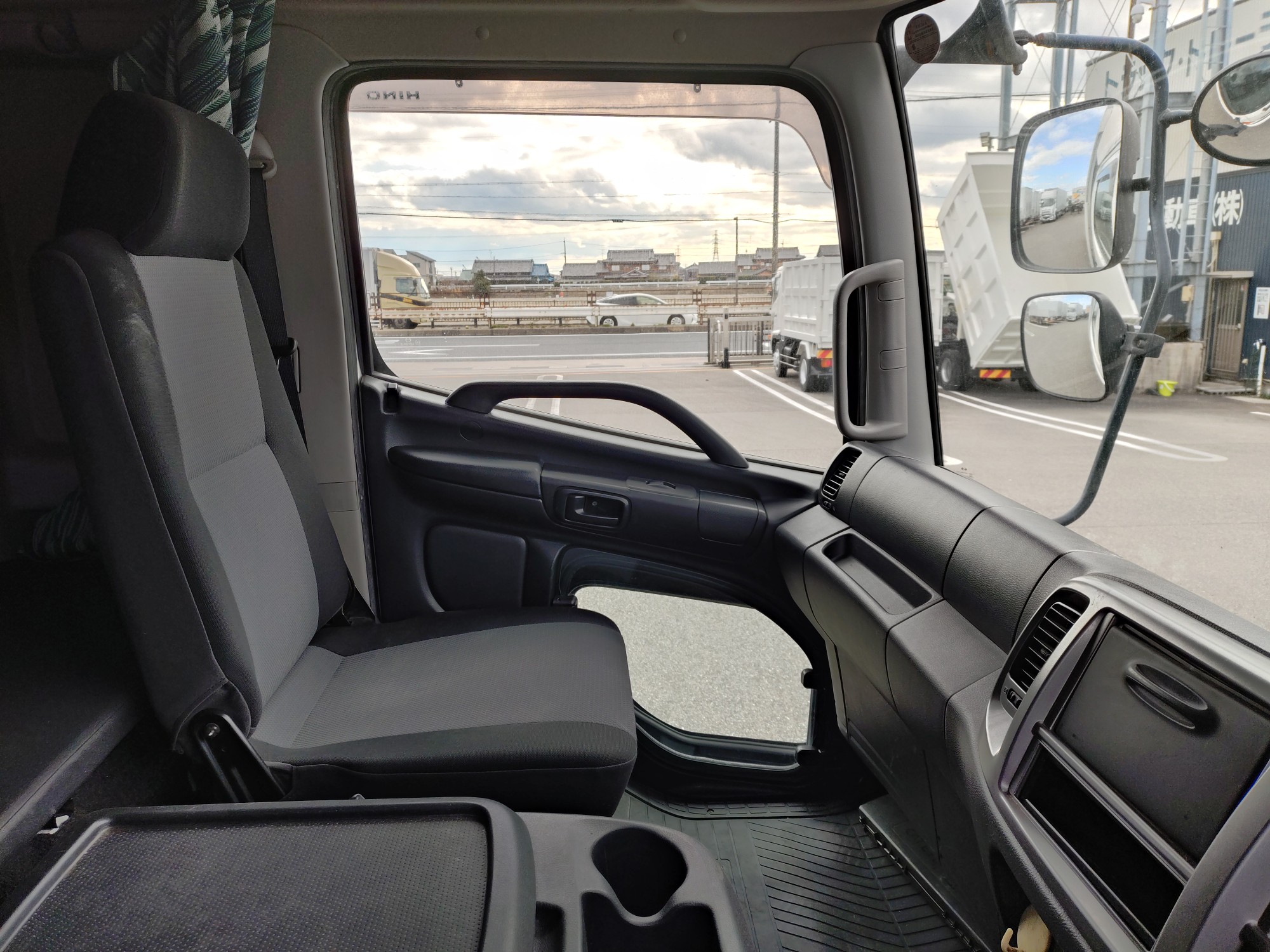 日野　アルミウイング