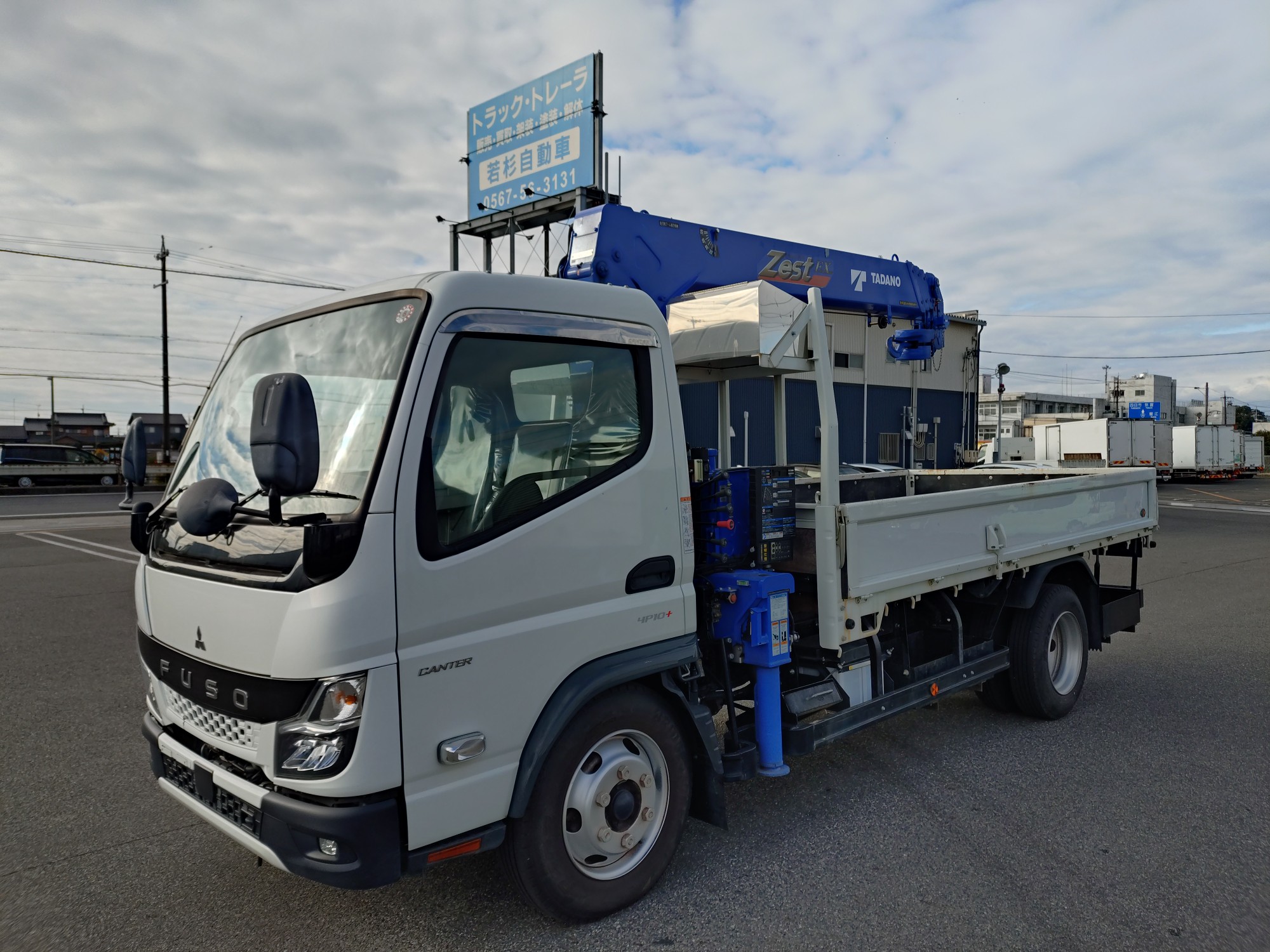 三菱　2.9t吊り　4段クレーン付