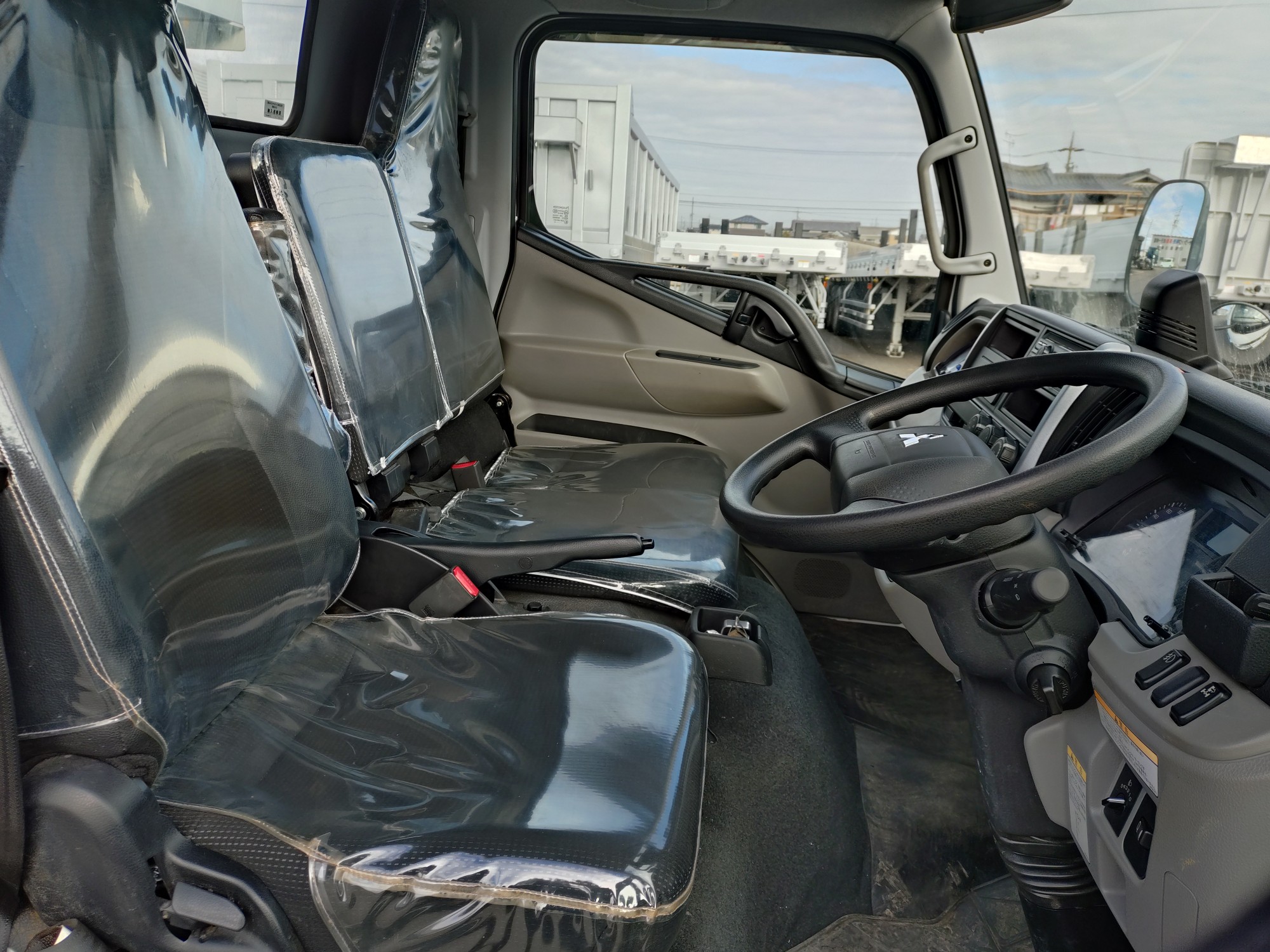 三菱　2.9t吊り　4段クレーン付