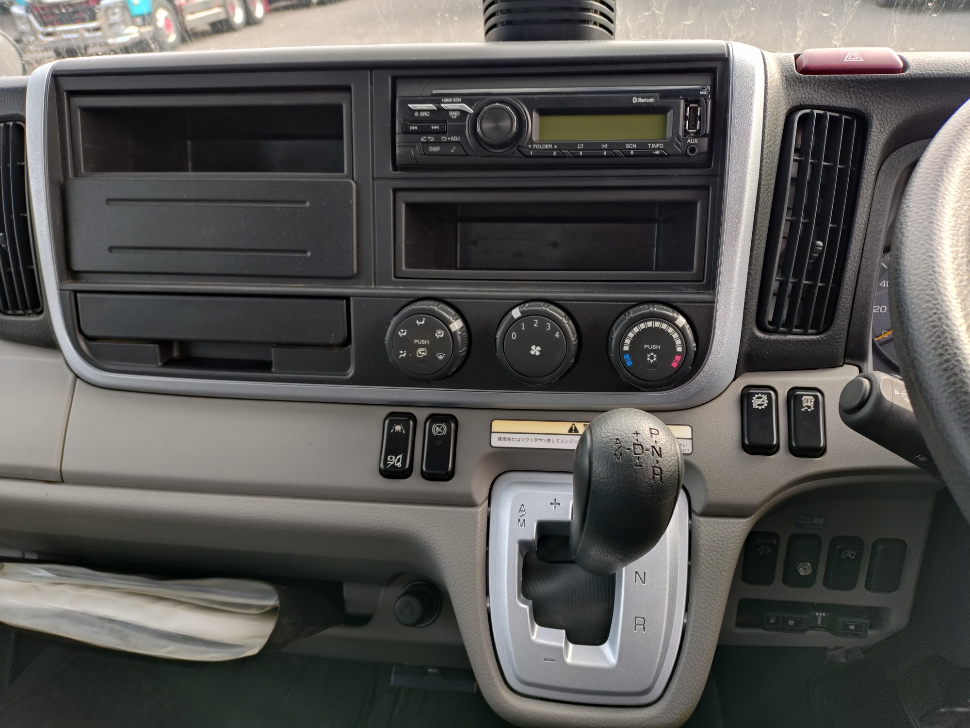 三菱　2.9t吊り　4段クレーン付