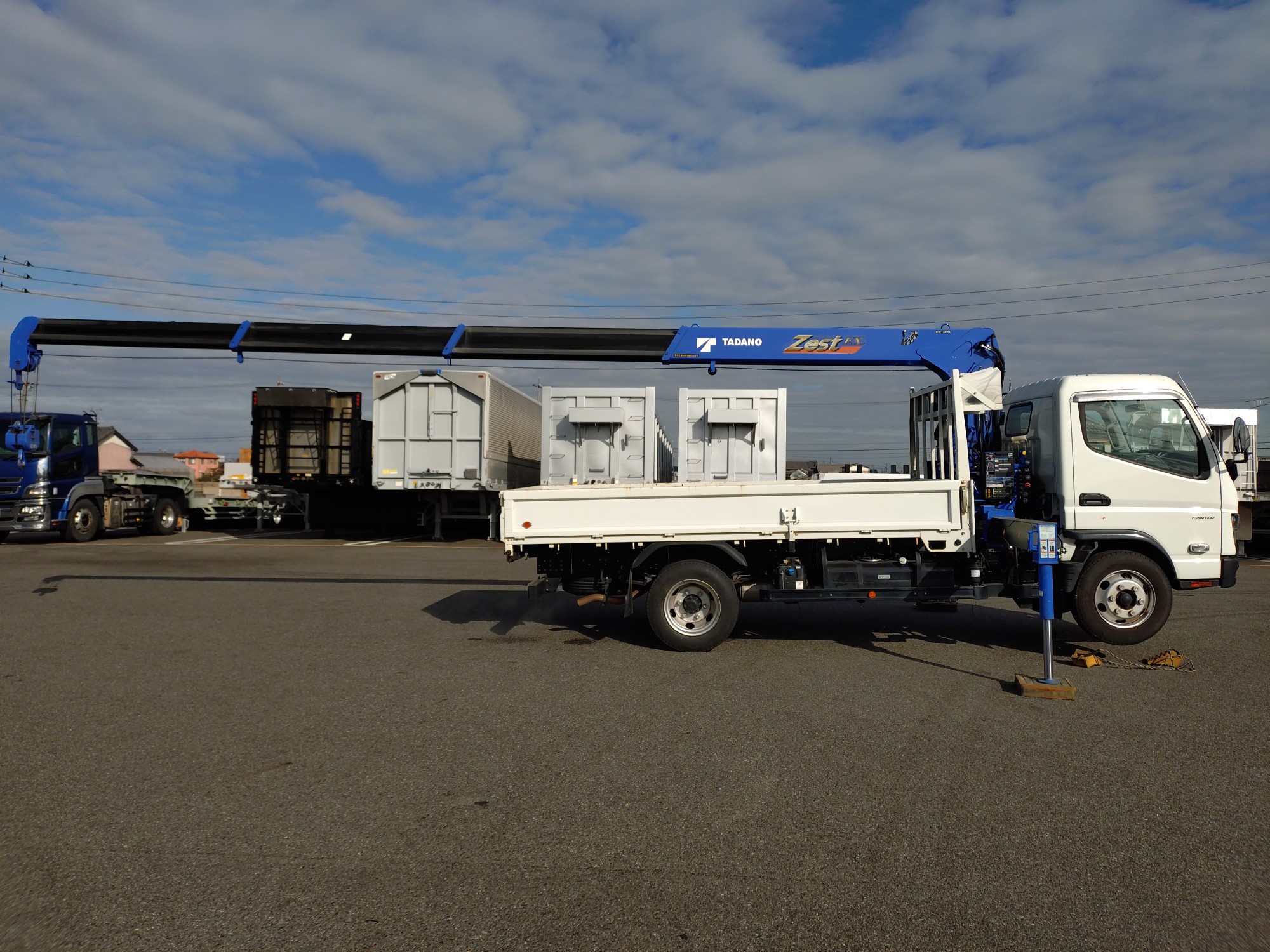 三菱　2.9t吊り　4段クレーン付