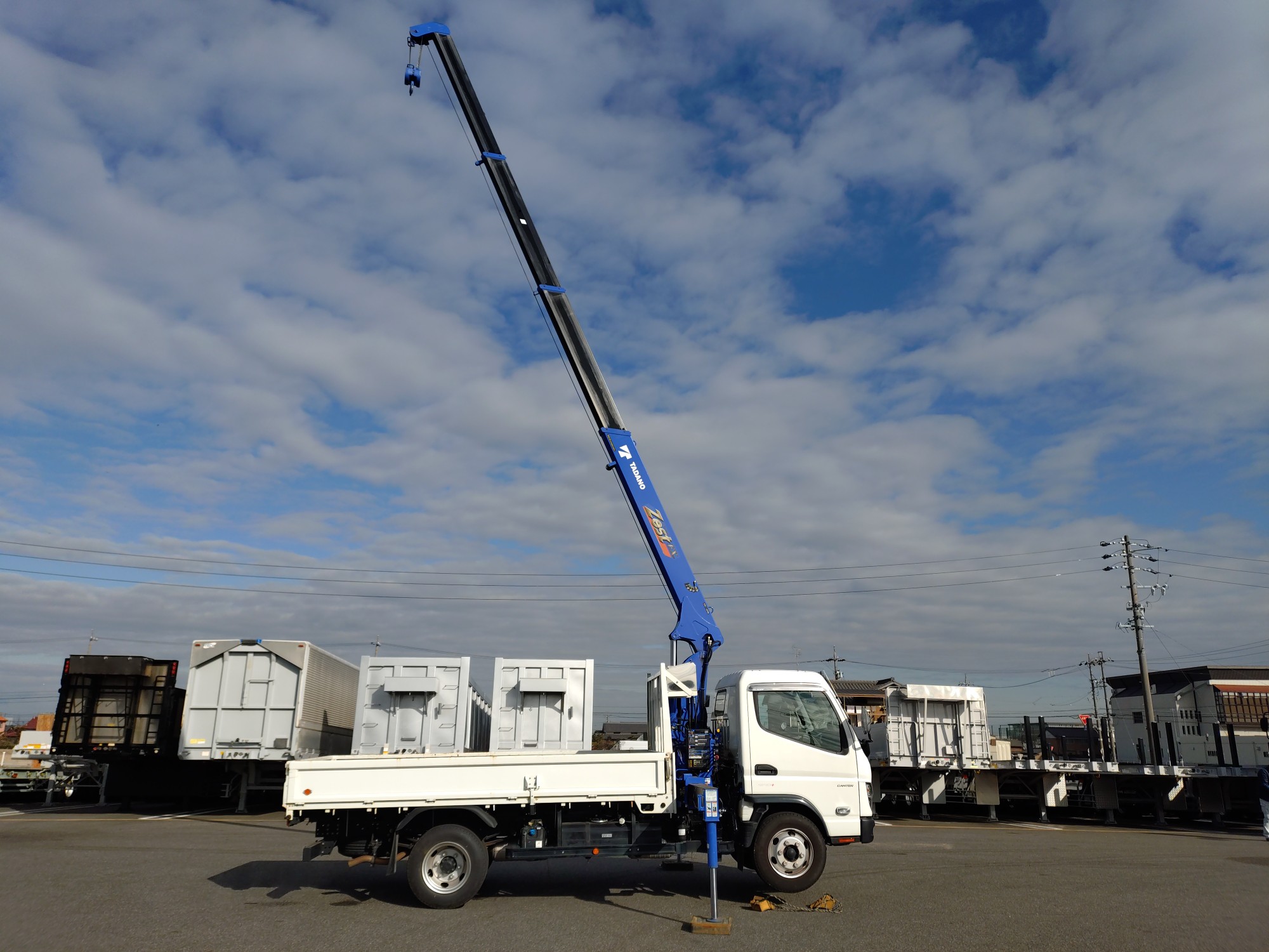 三菱　2.9t吊り　4段クレーン付