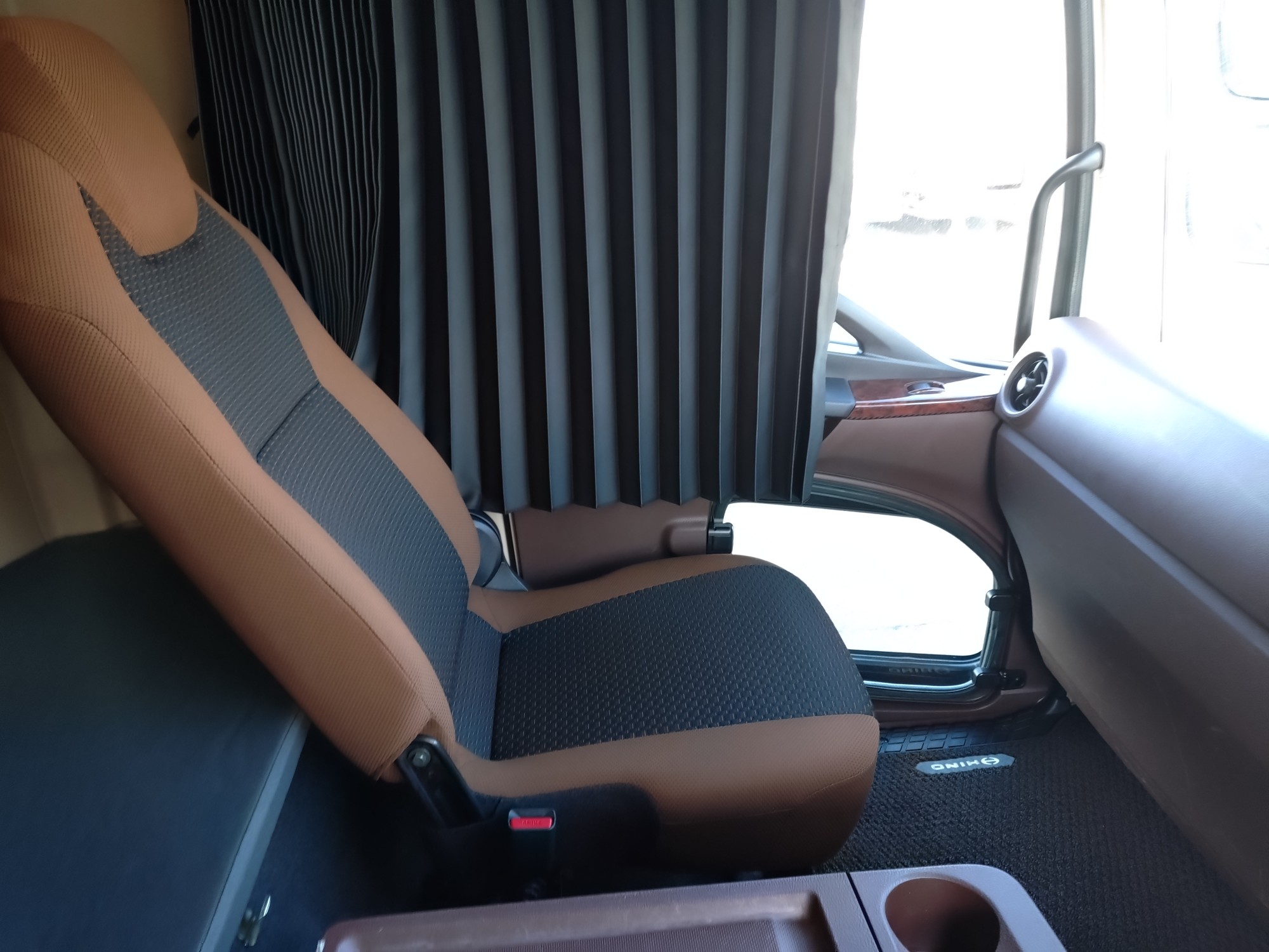 日野　冷凍冷蔵バン