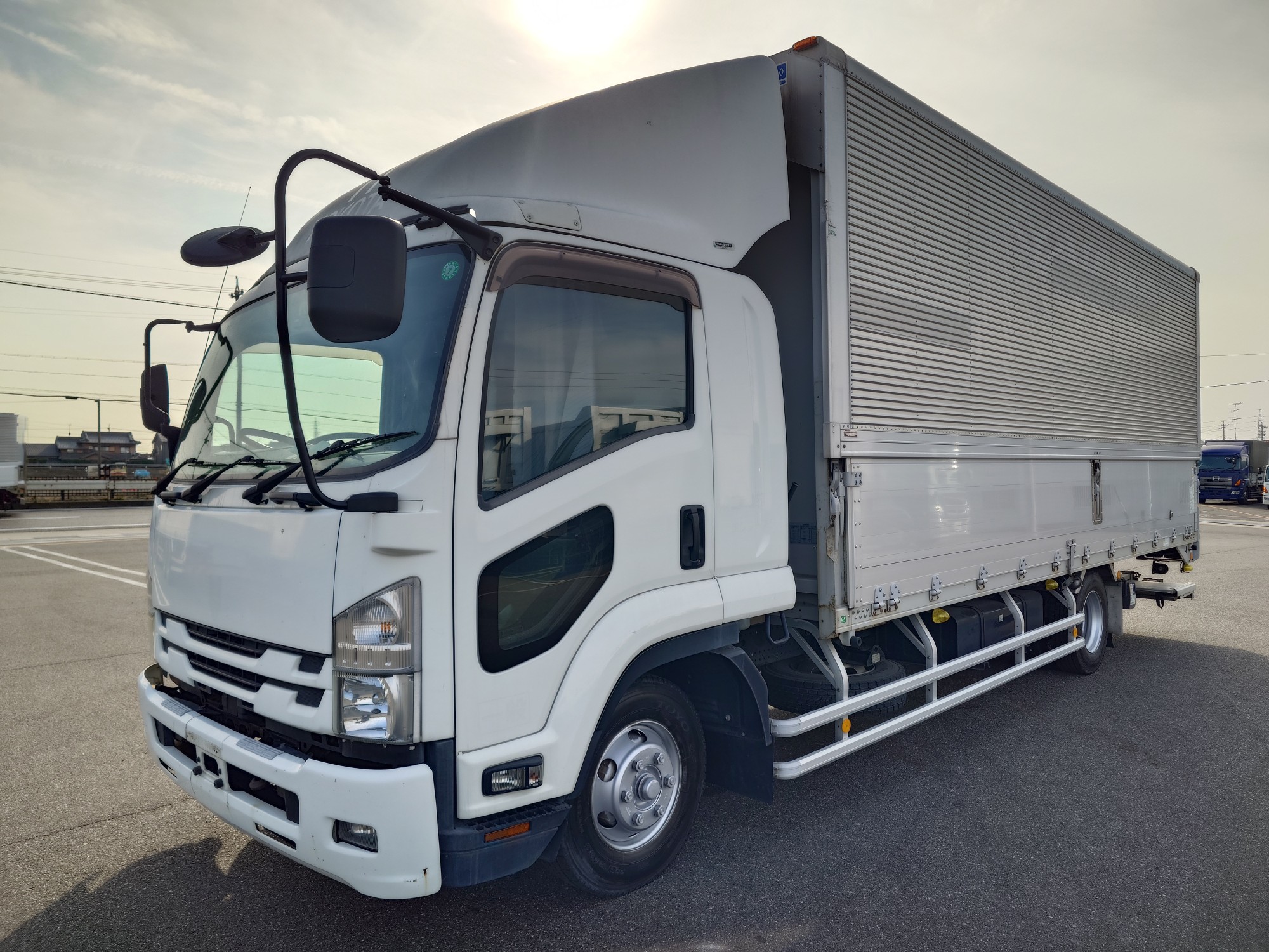 いすゞ　アルミウィング