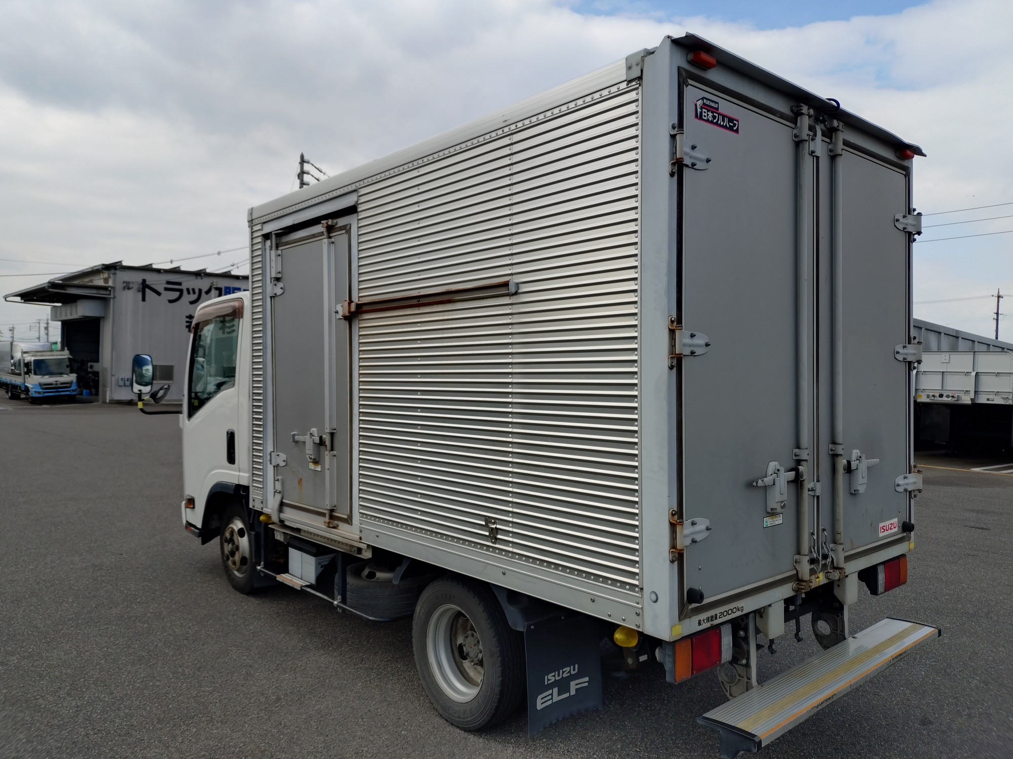 いすゞ　アルミバン