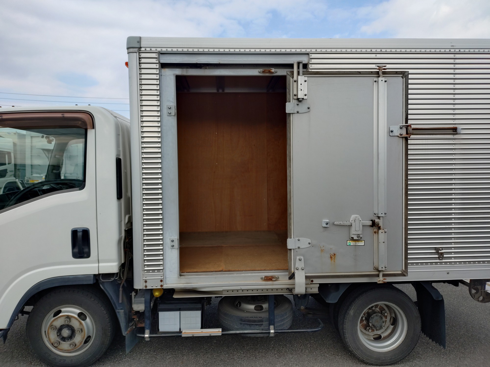 いすゞ　アルミバン