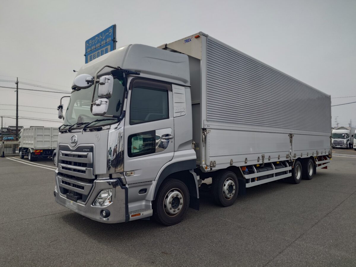 UDトラックス　アルミウィング