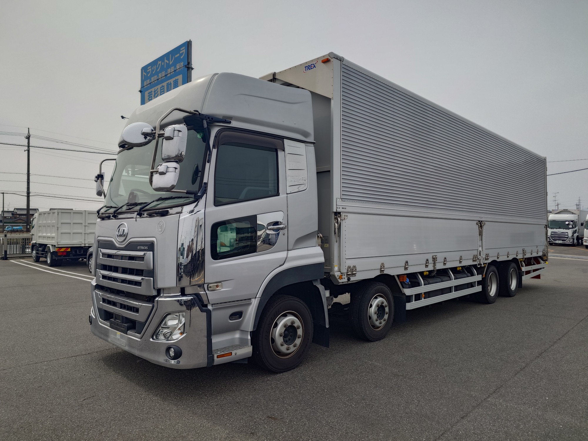 UDトラックス　アルミウィング