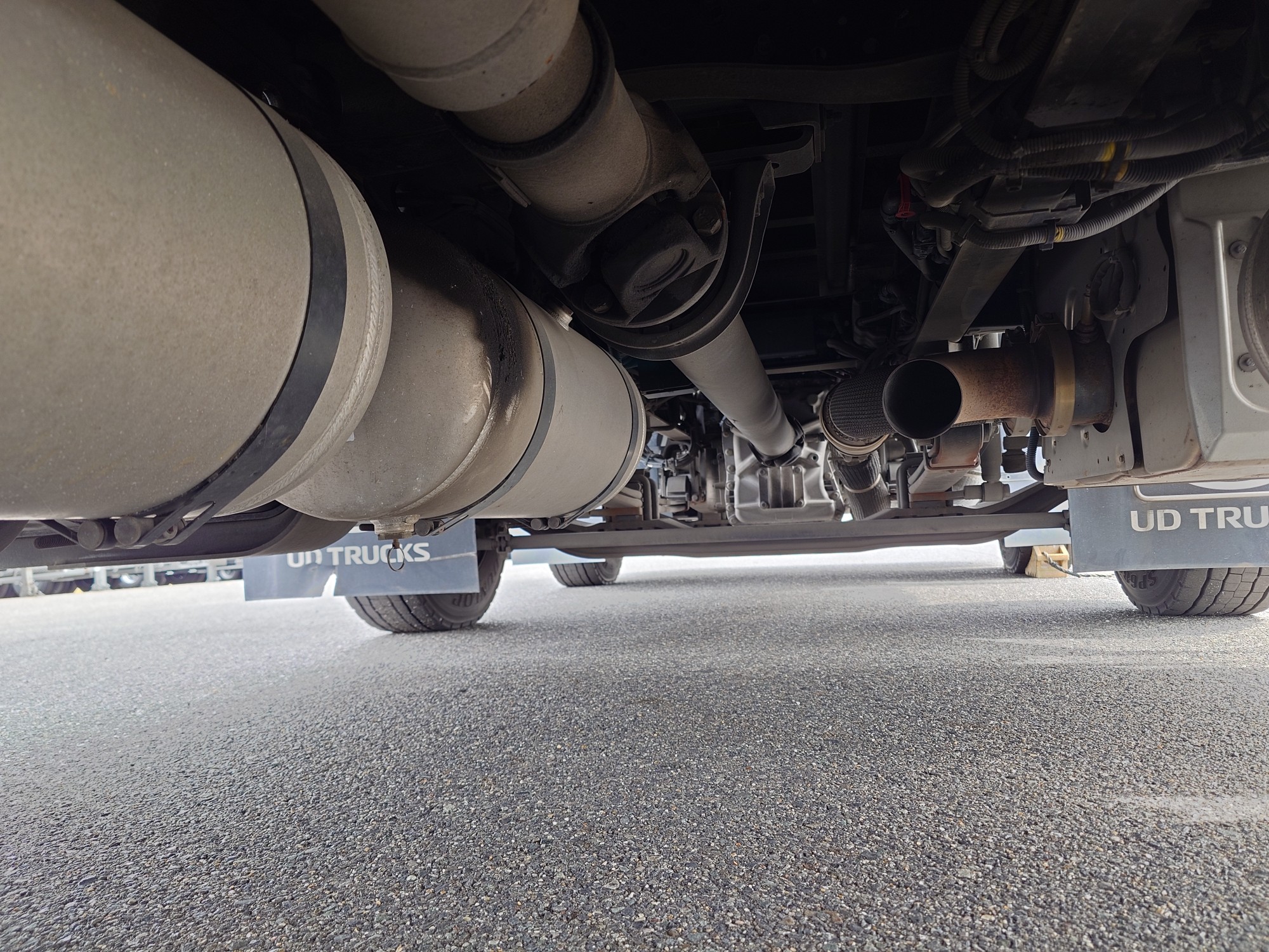 UDトラックス　アルミウィング