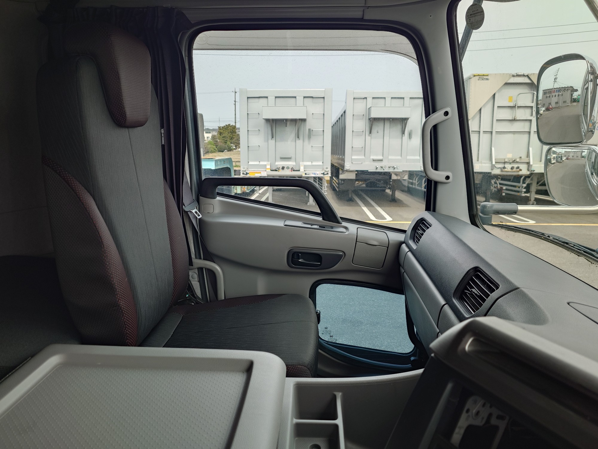 UDトラックス　アルミウィング