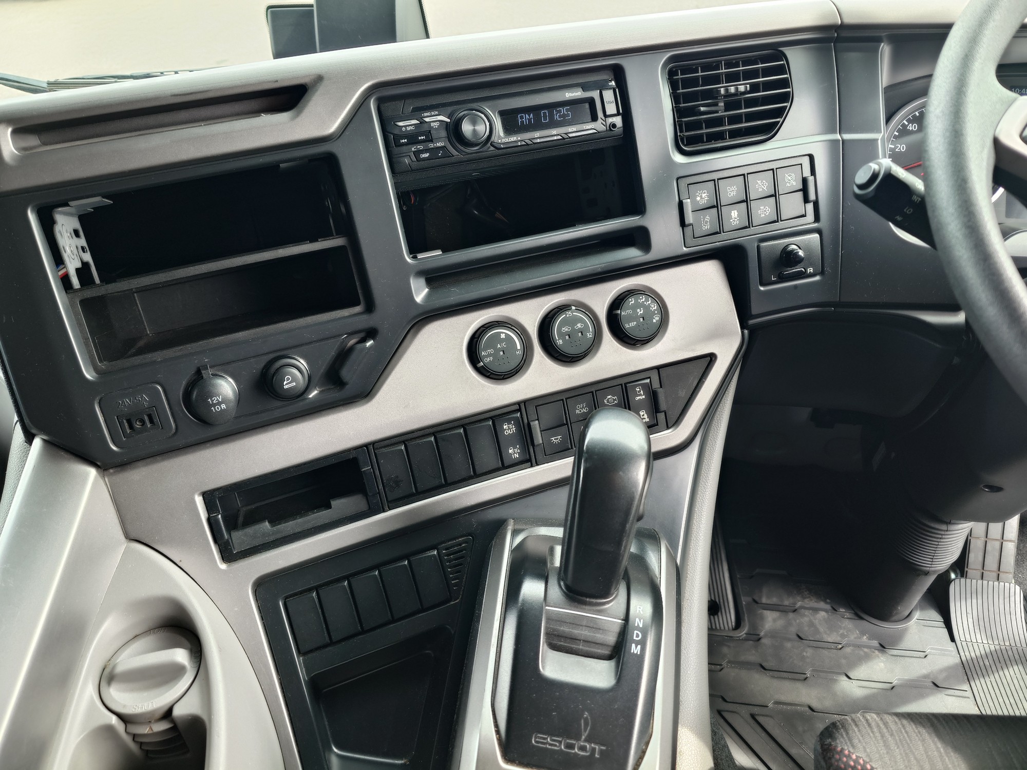 UDトラックス　アルミウィング