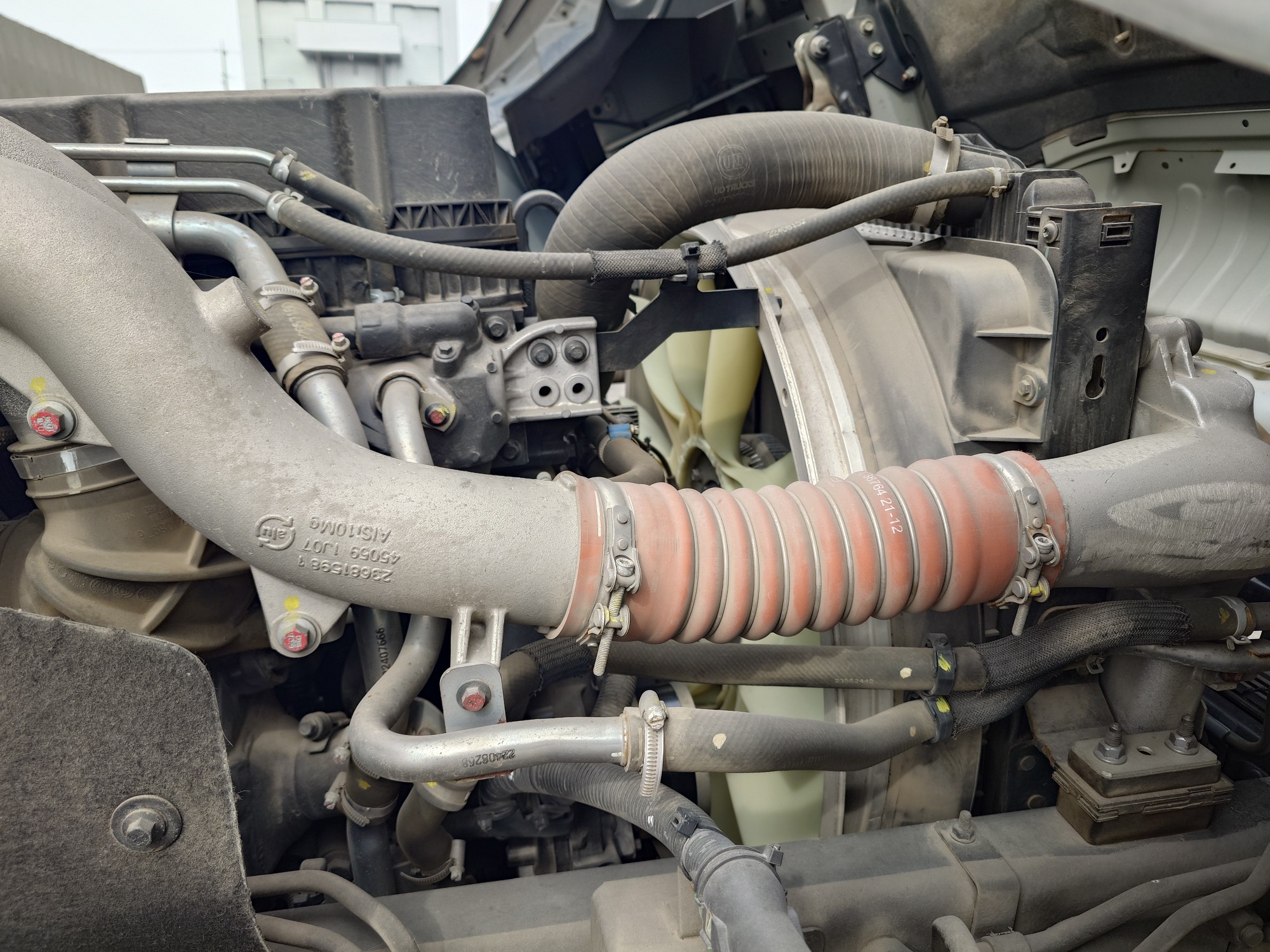 UDトラックス　アルミウィング