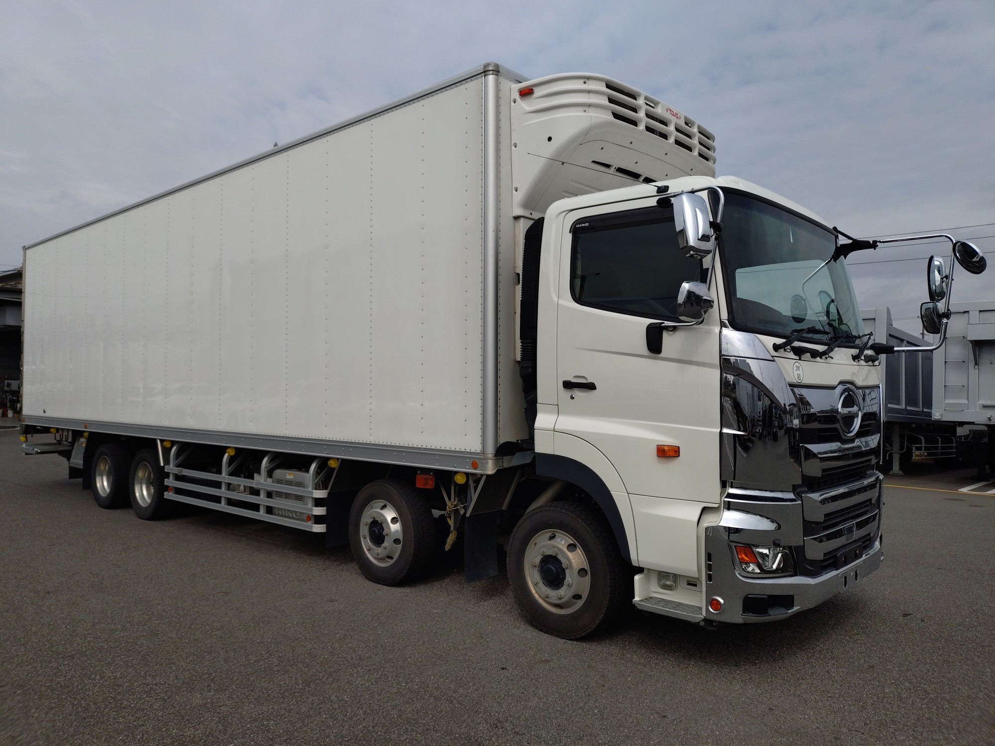 日野　冷凍冷蔵バン