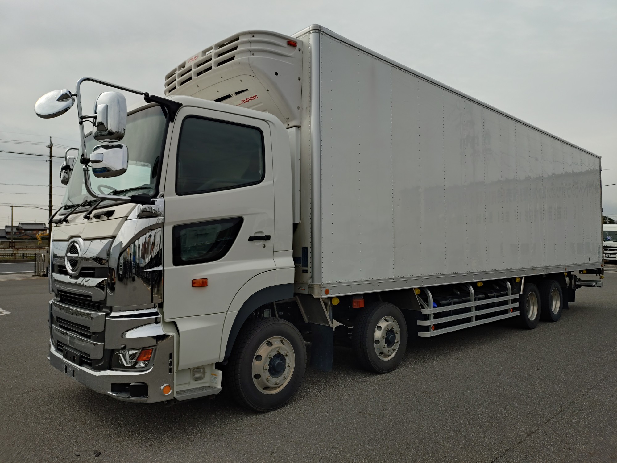 日野　冷凍冷蔵バン