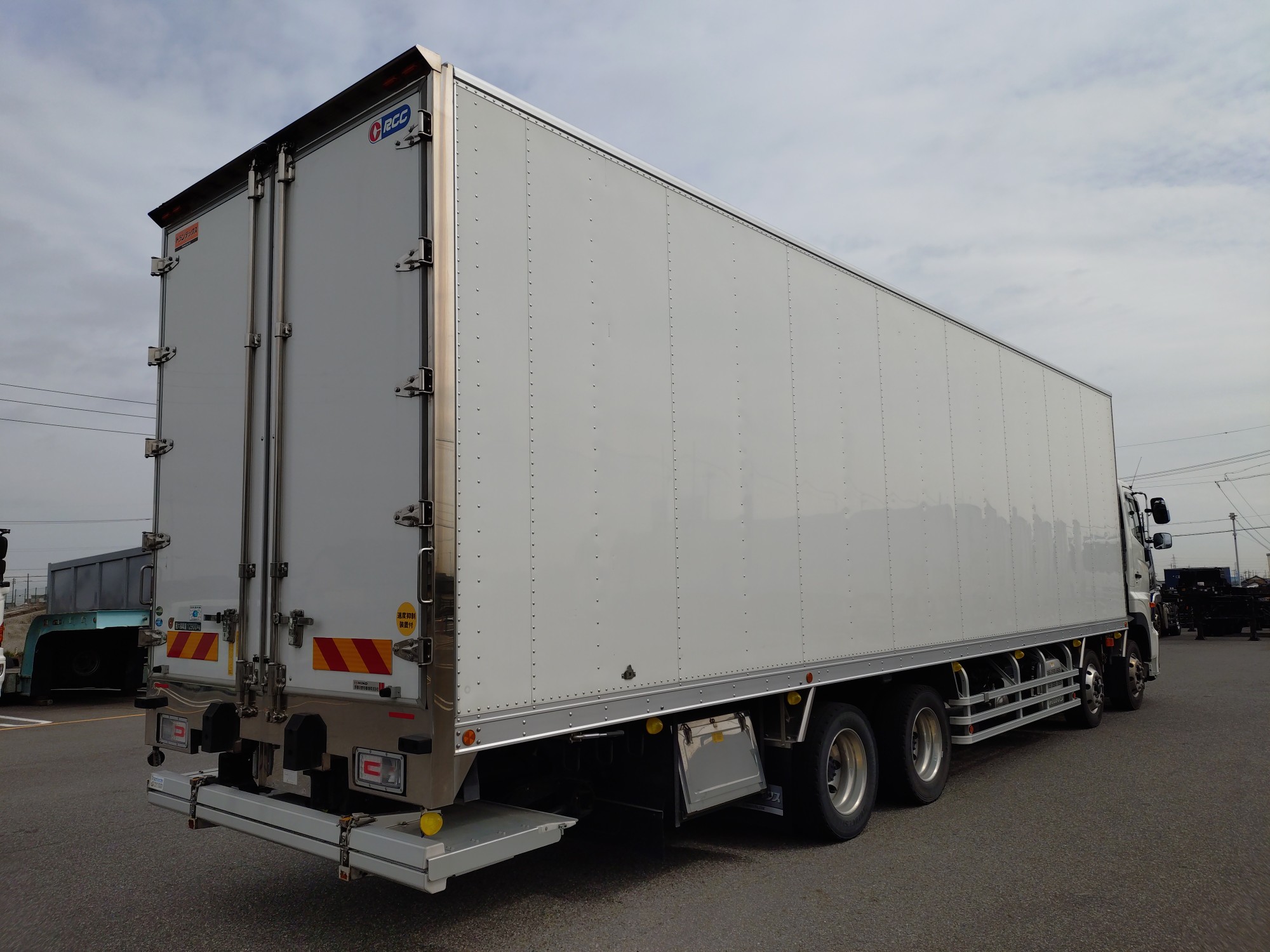 日野　冷凍冷蔵バン