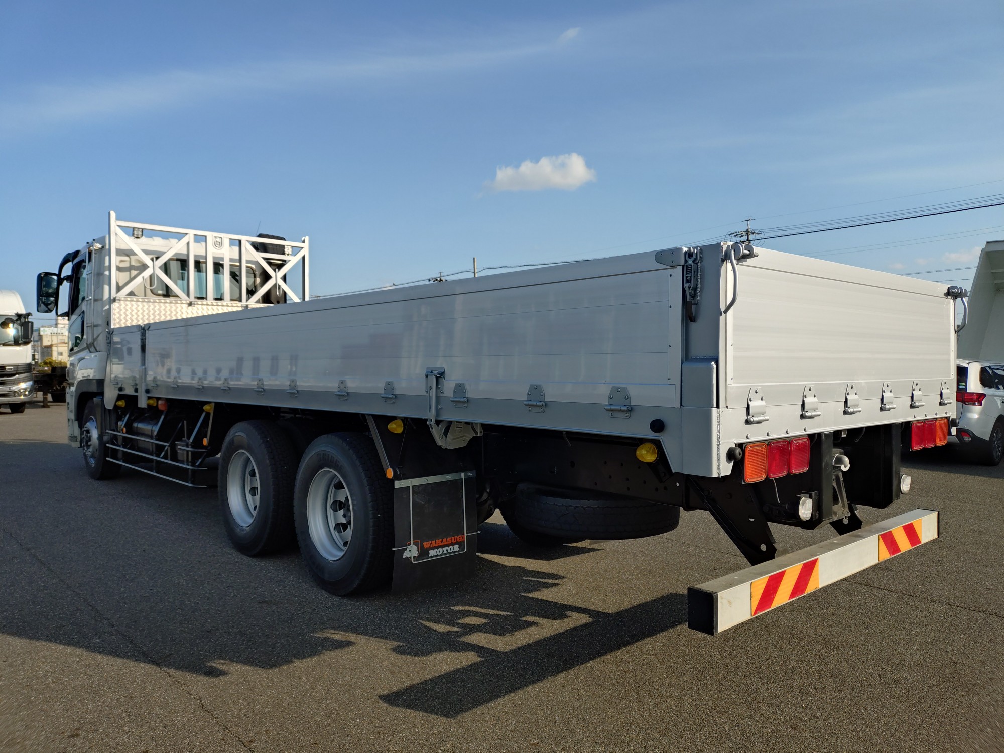 三菱　平ボデー