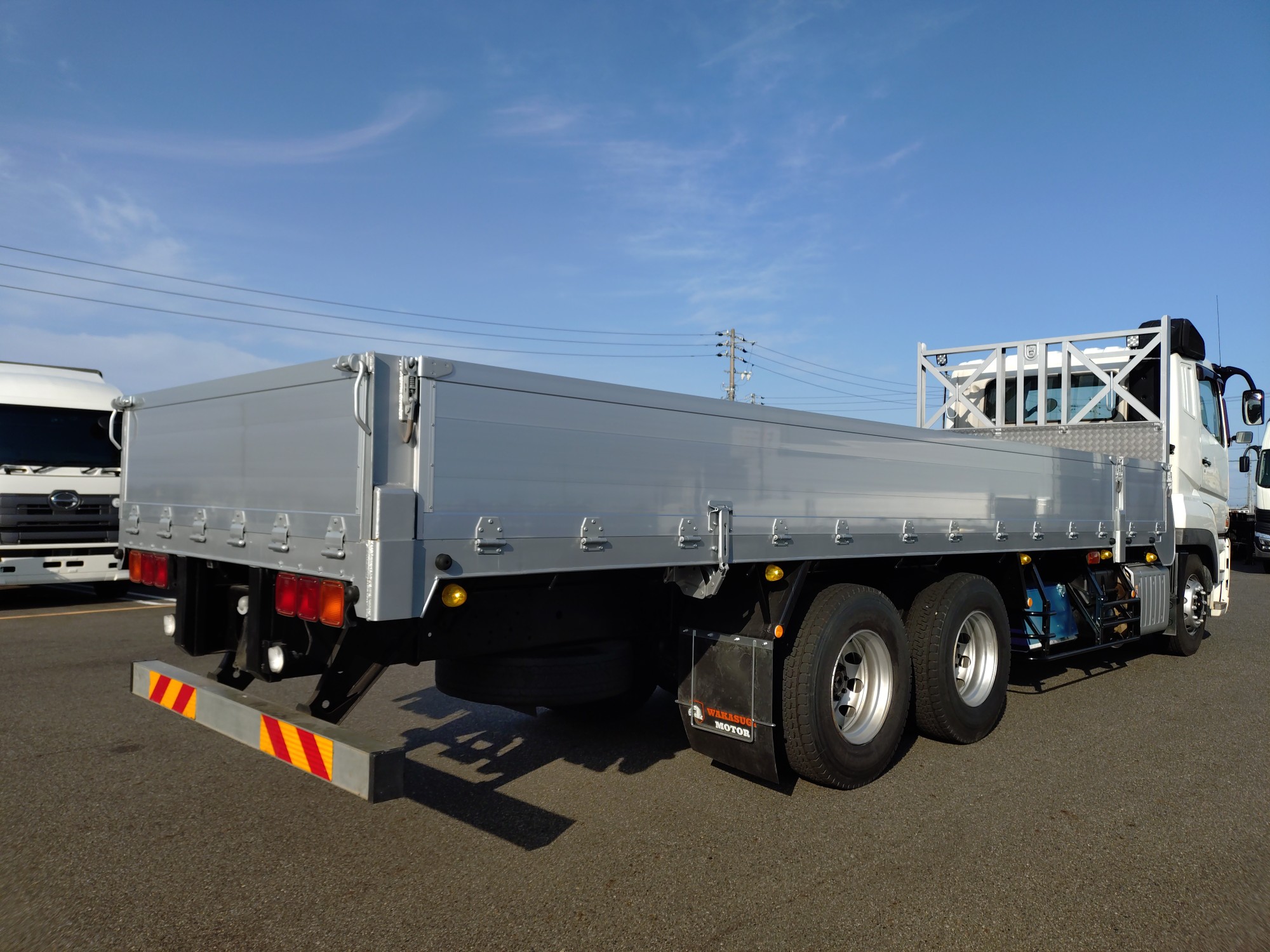 三菱　平ボデー