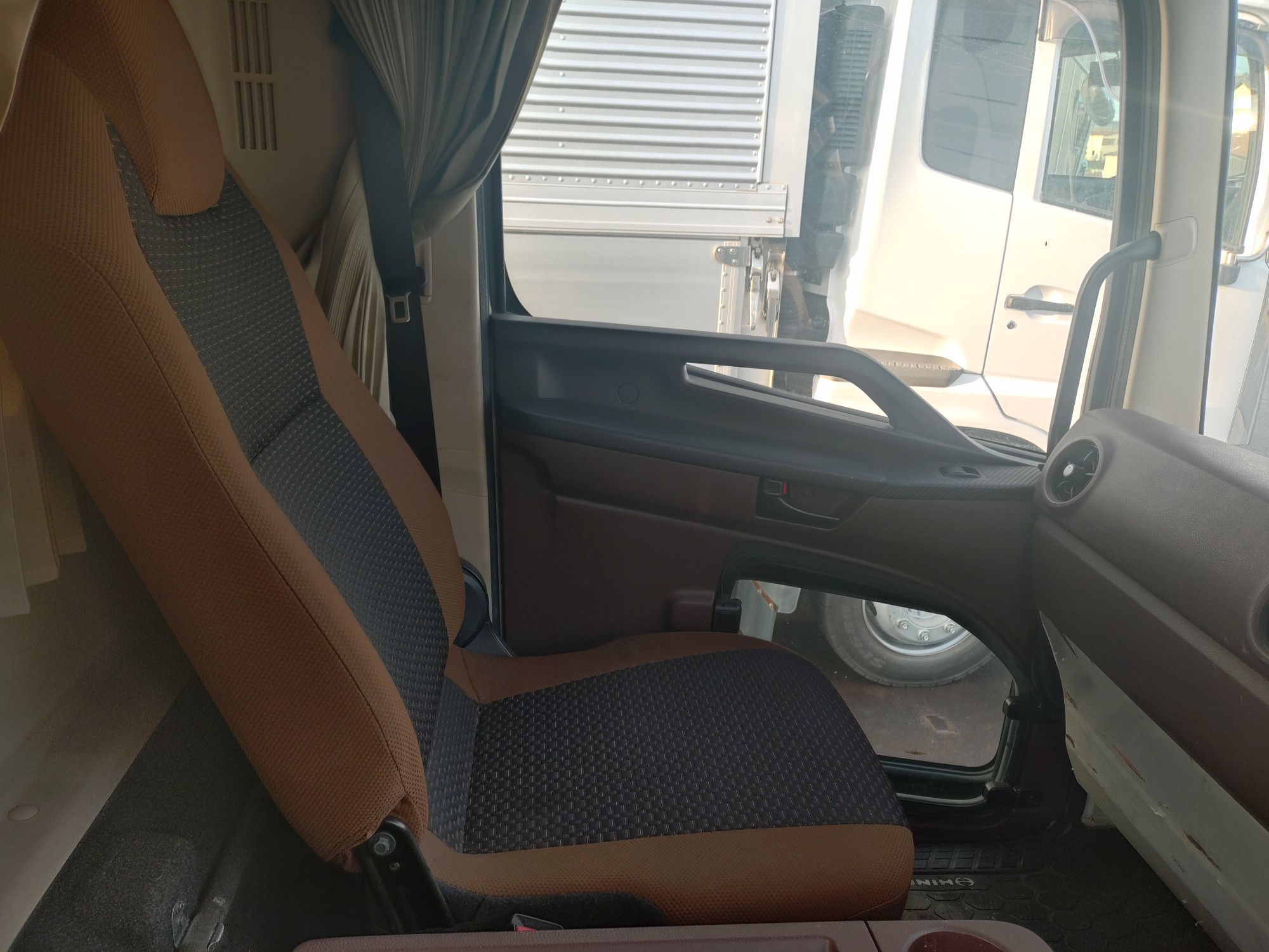 日野　平ボデー