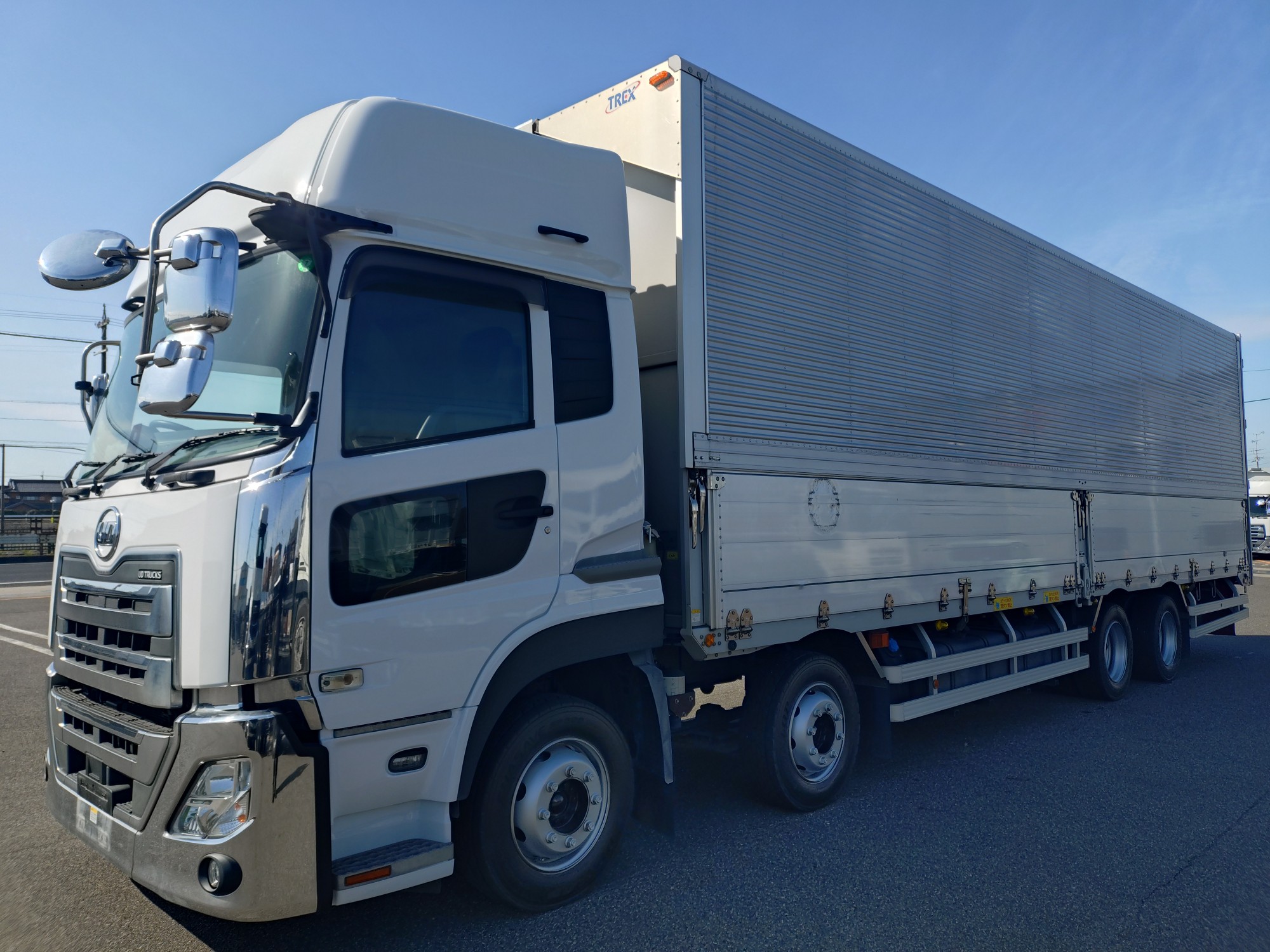 UDトラックス　アルミウィング