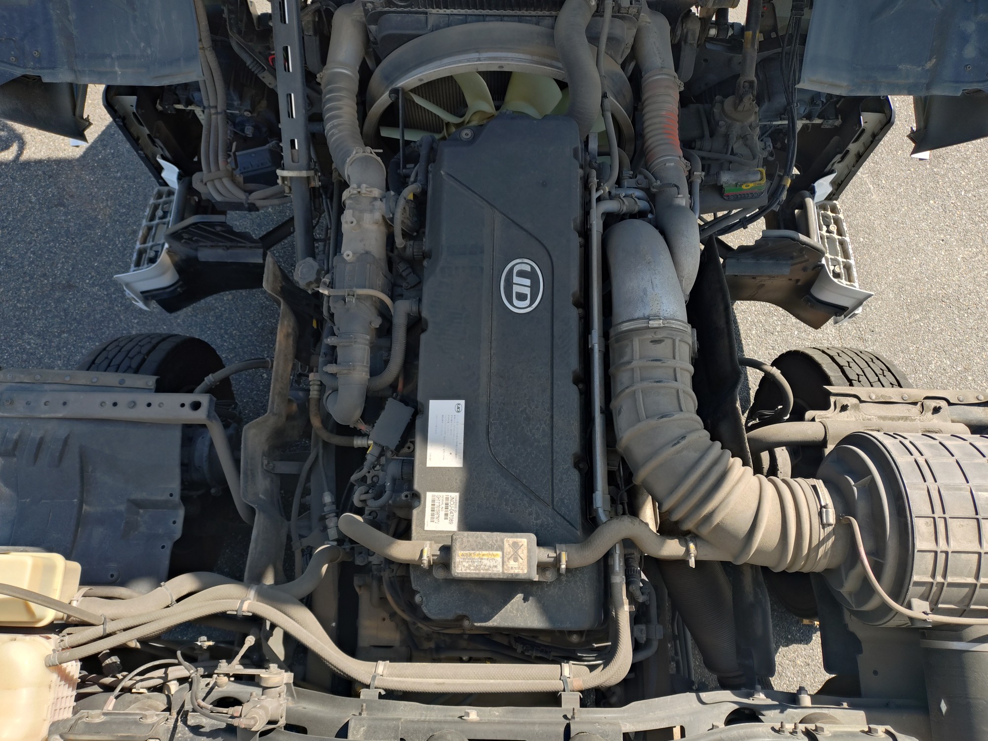 UDトラックス　アルミウィング