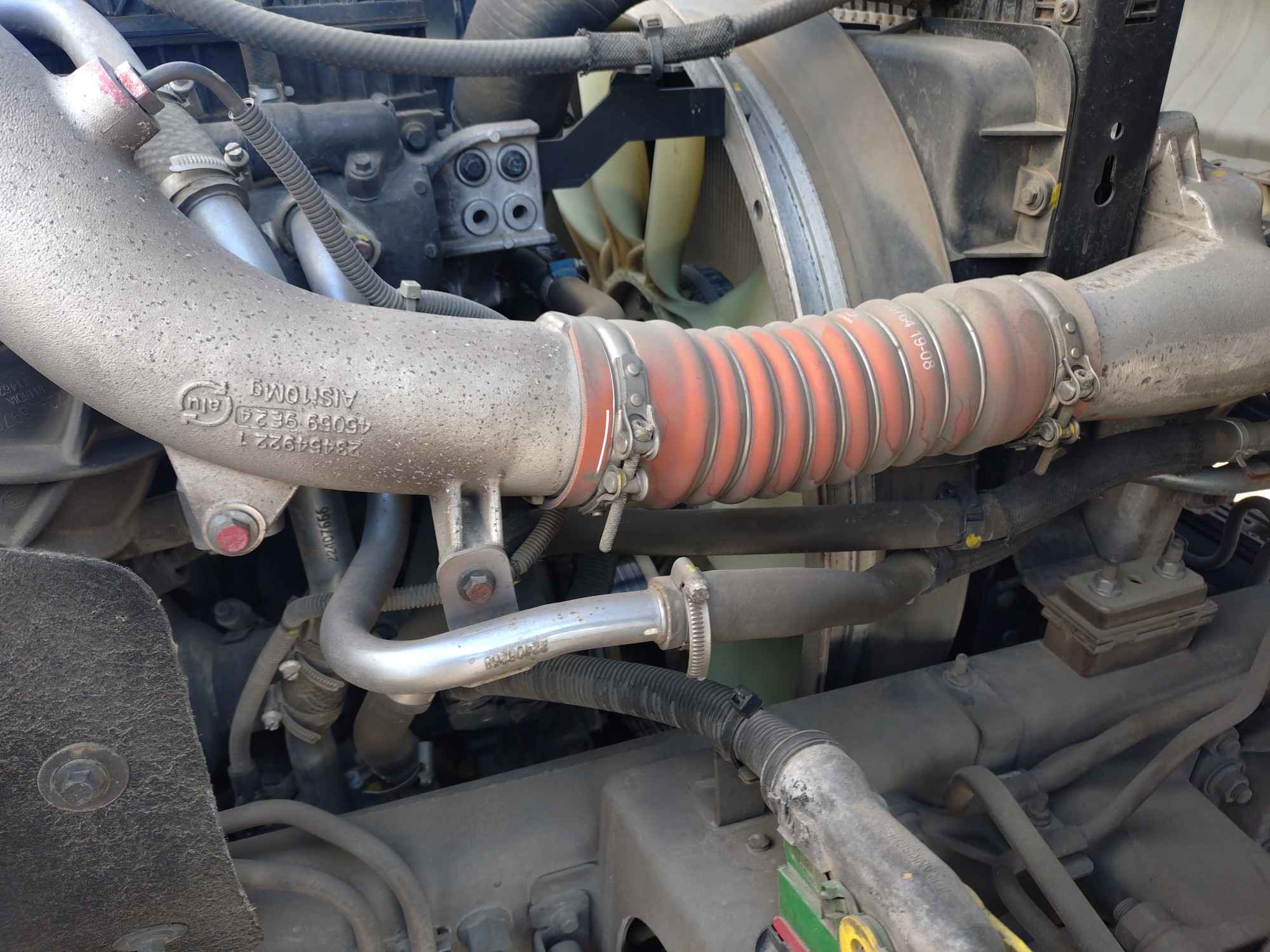 UDトラックス　アルミウィング