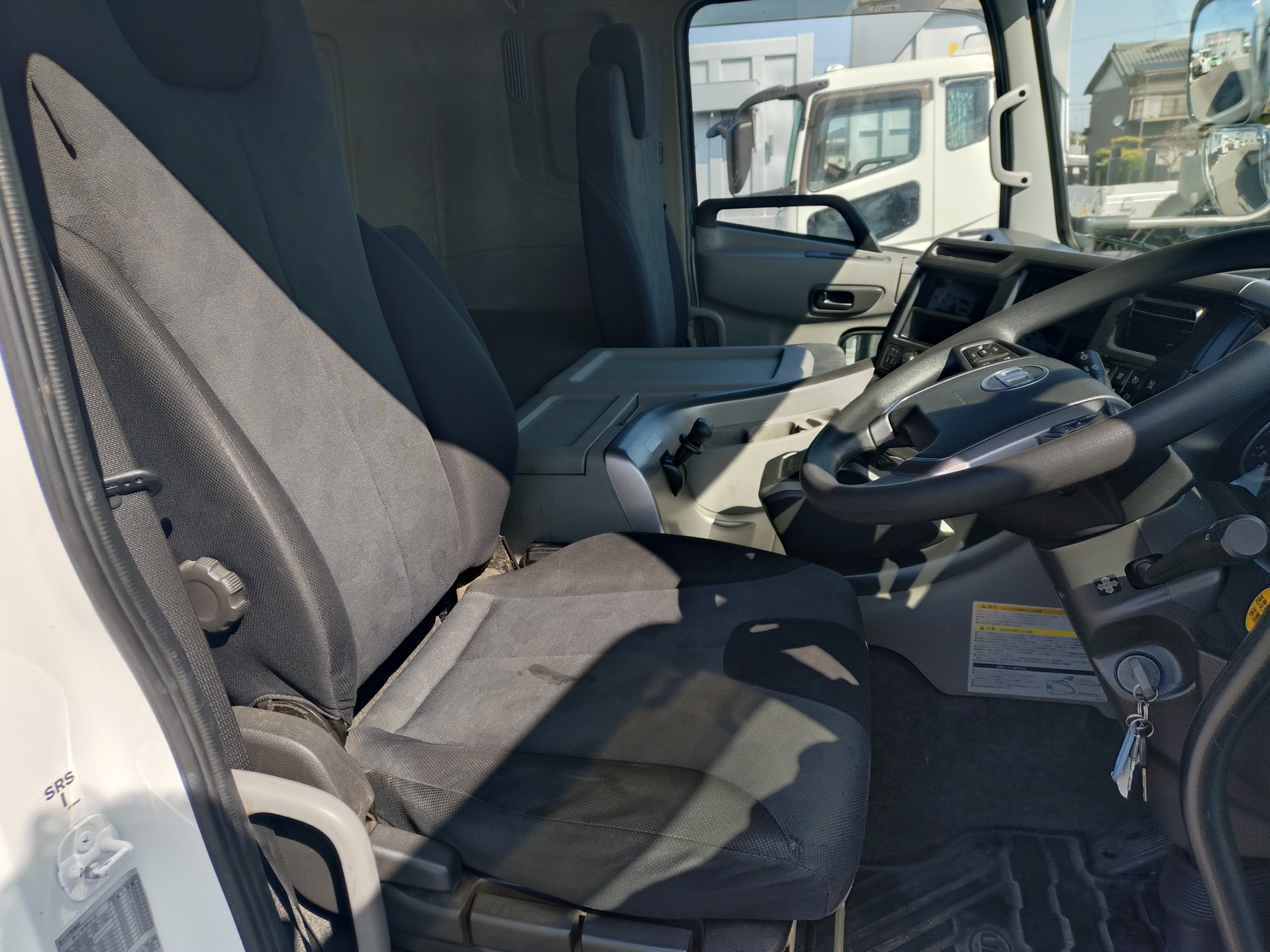 UDトラックス　アルミウィング