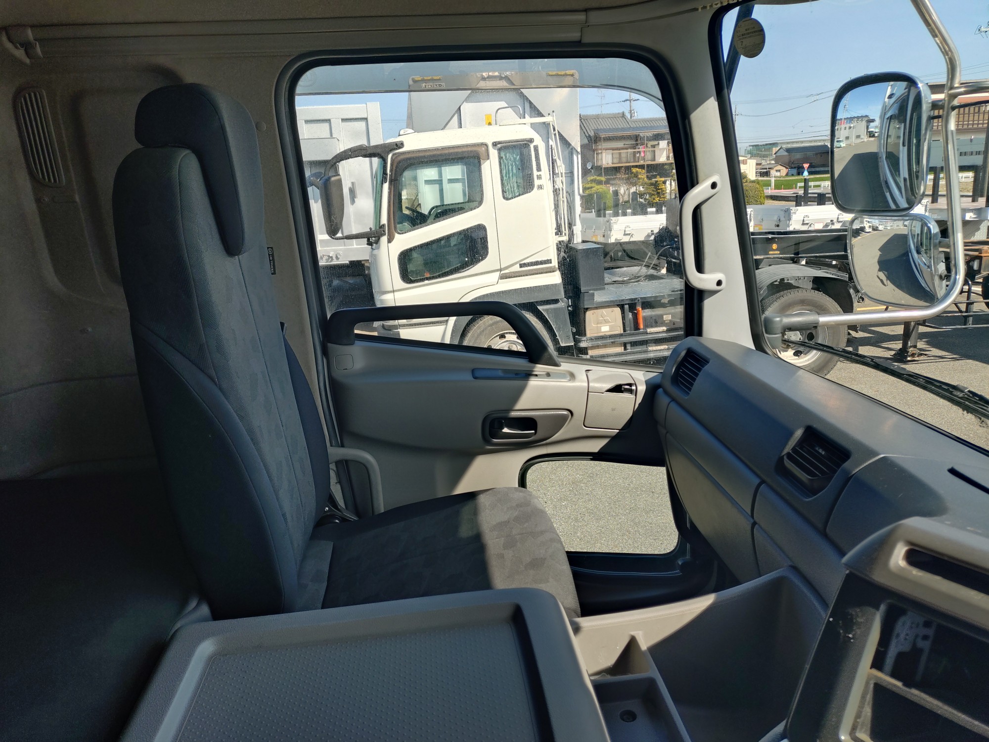 UDトラックス　アルミウィング