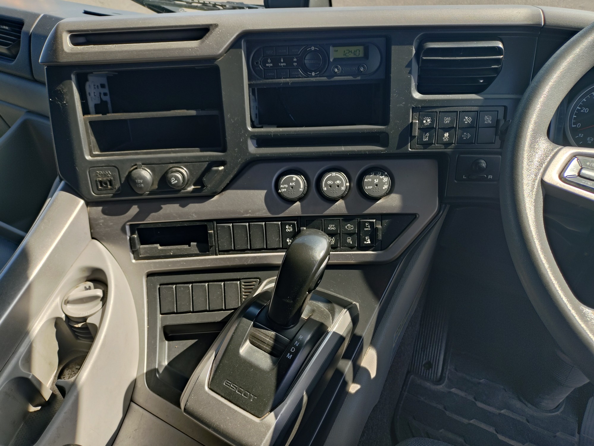 UDトラックス　アルミウィング