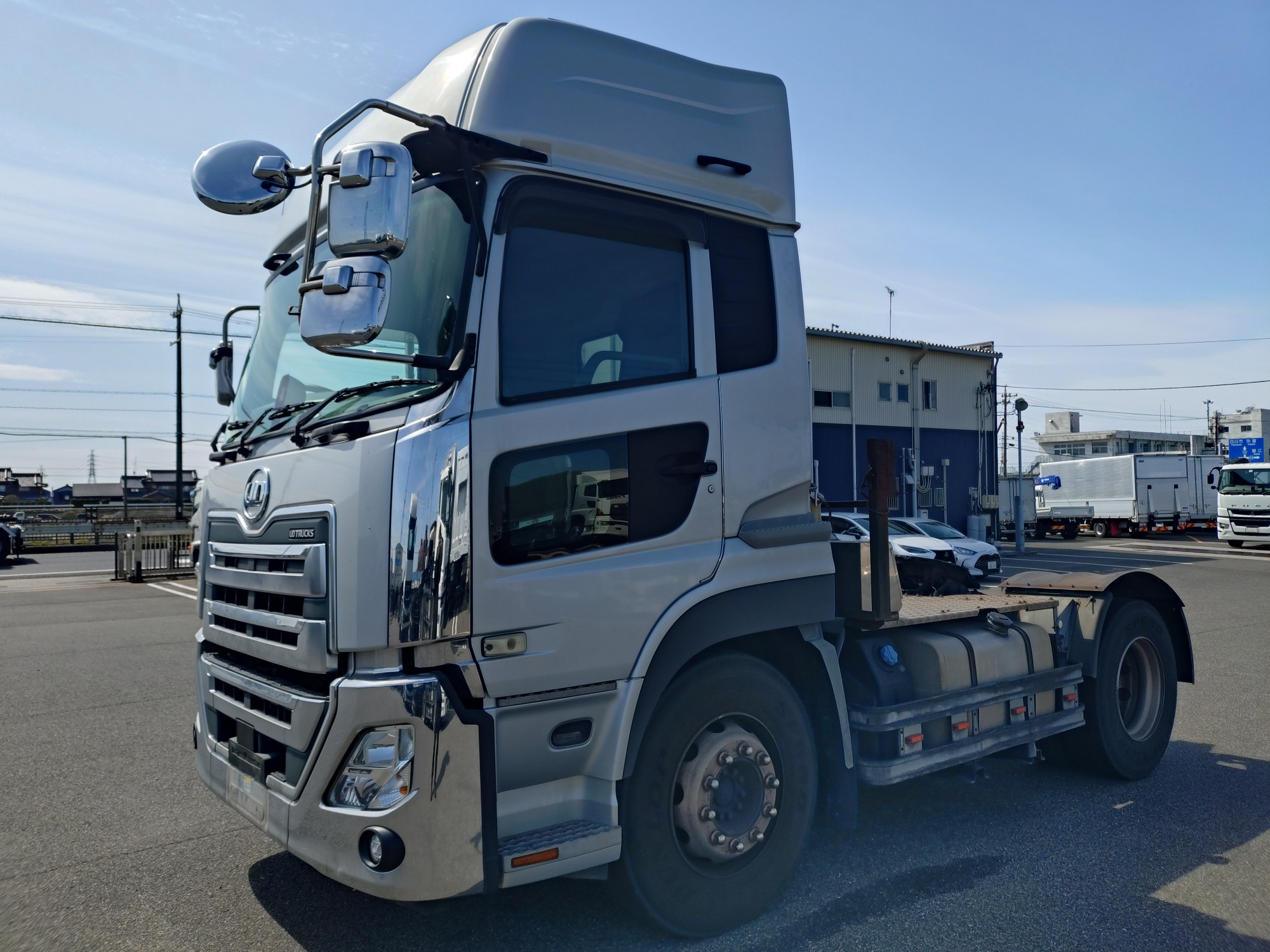 UDトラックス　シングルトラクタ