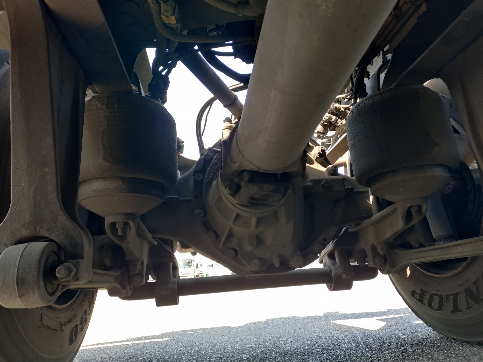 UDトラックス　シングルトラクタ