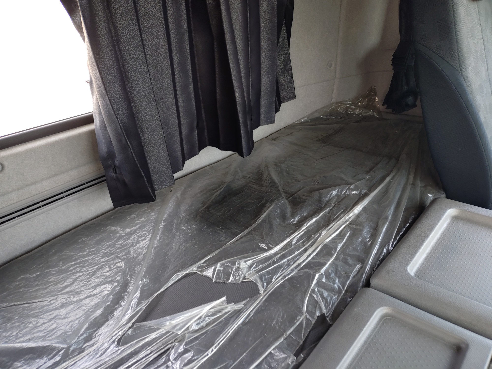 UDトラックス　シングルトラクタ