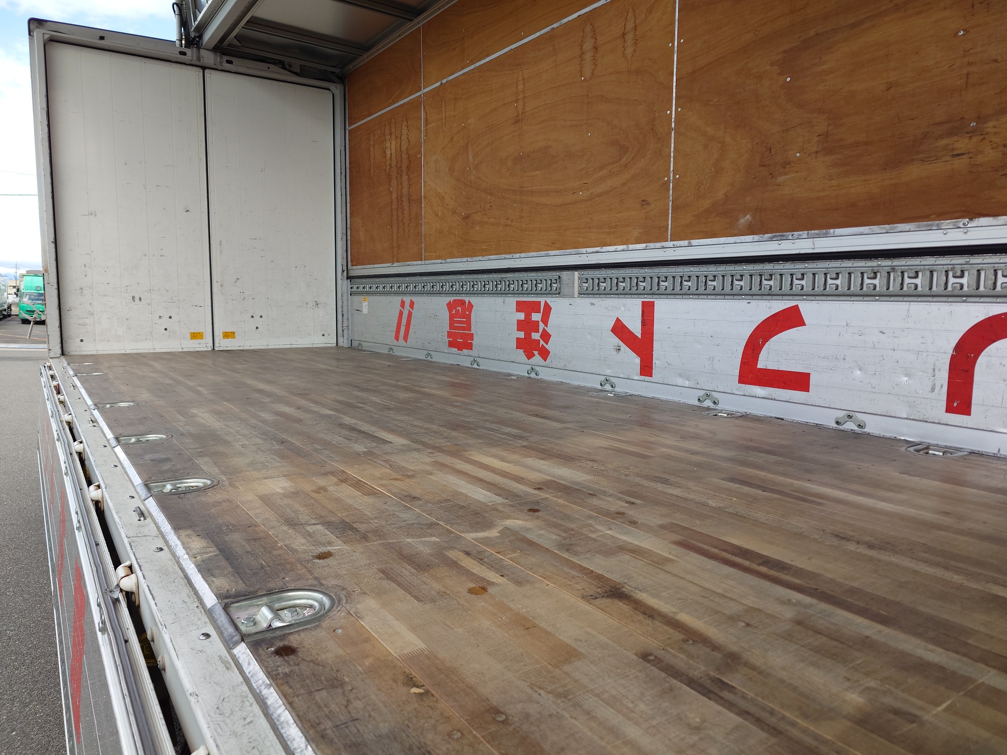 三菱　アルミウィング