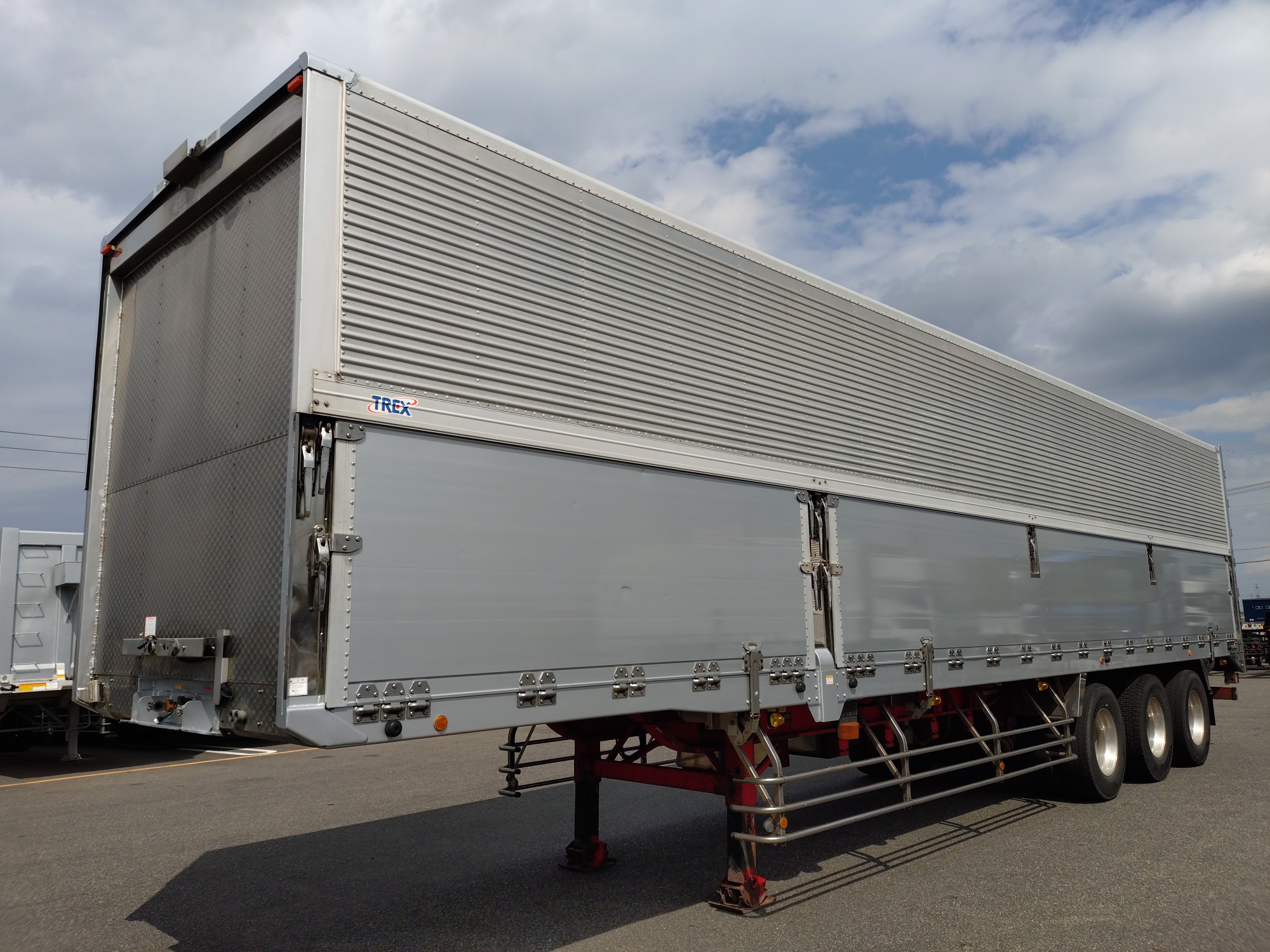 トレクス　ウィングトレーラ