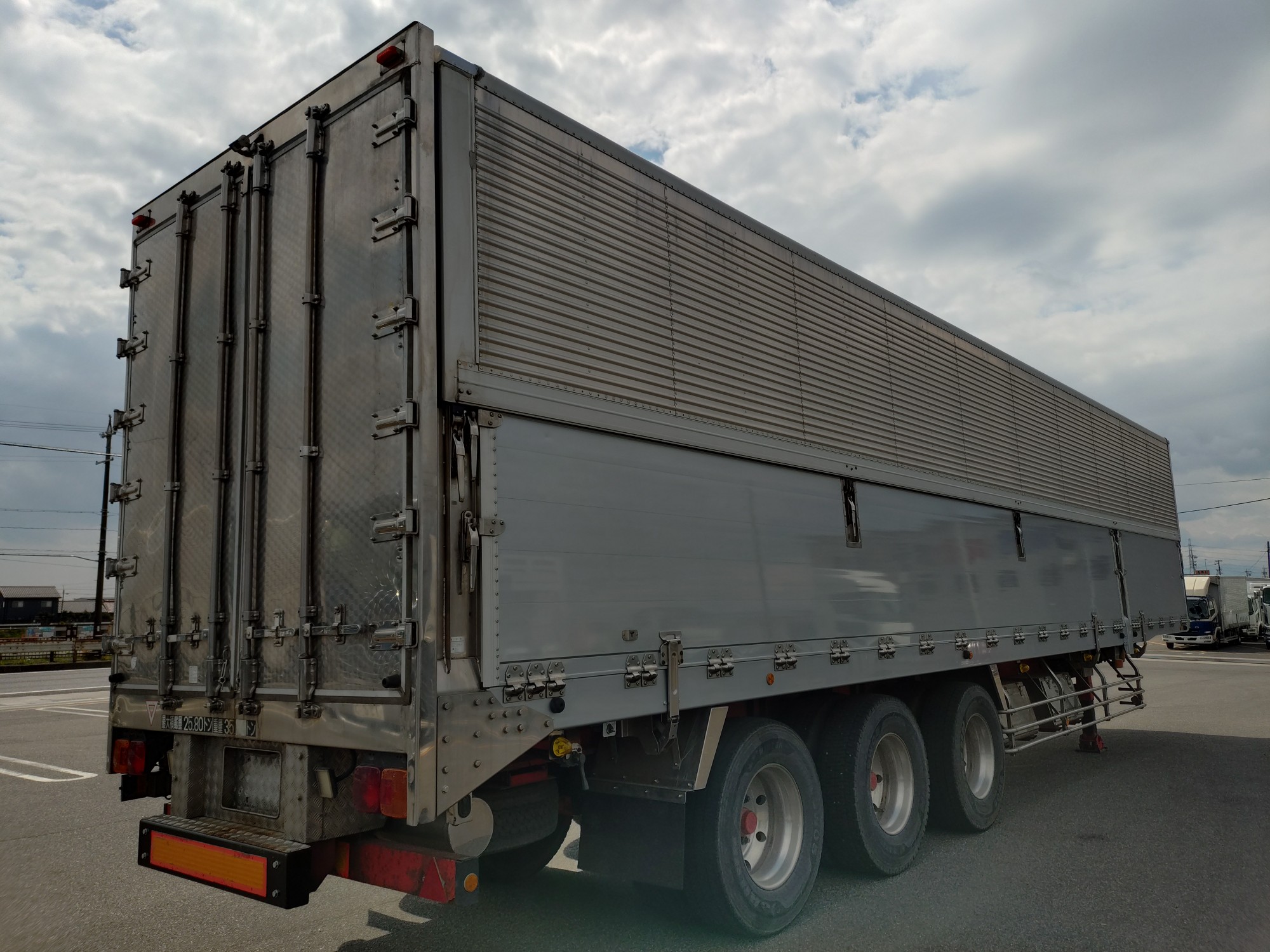 トレクス　ウィングトレーラ