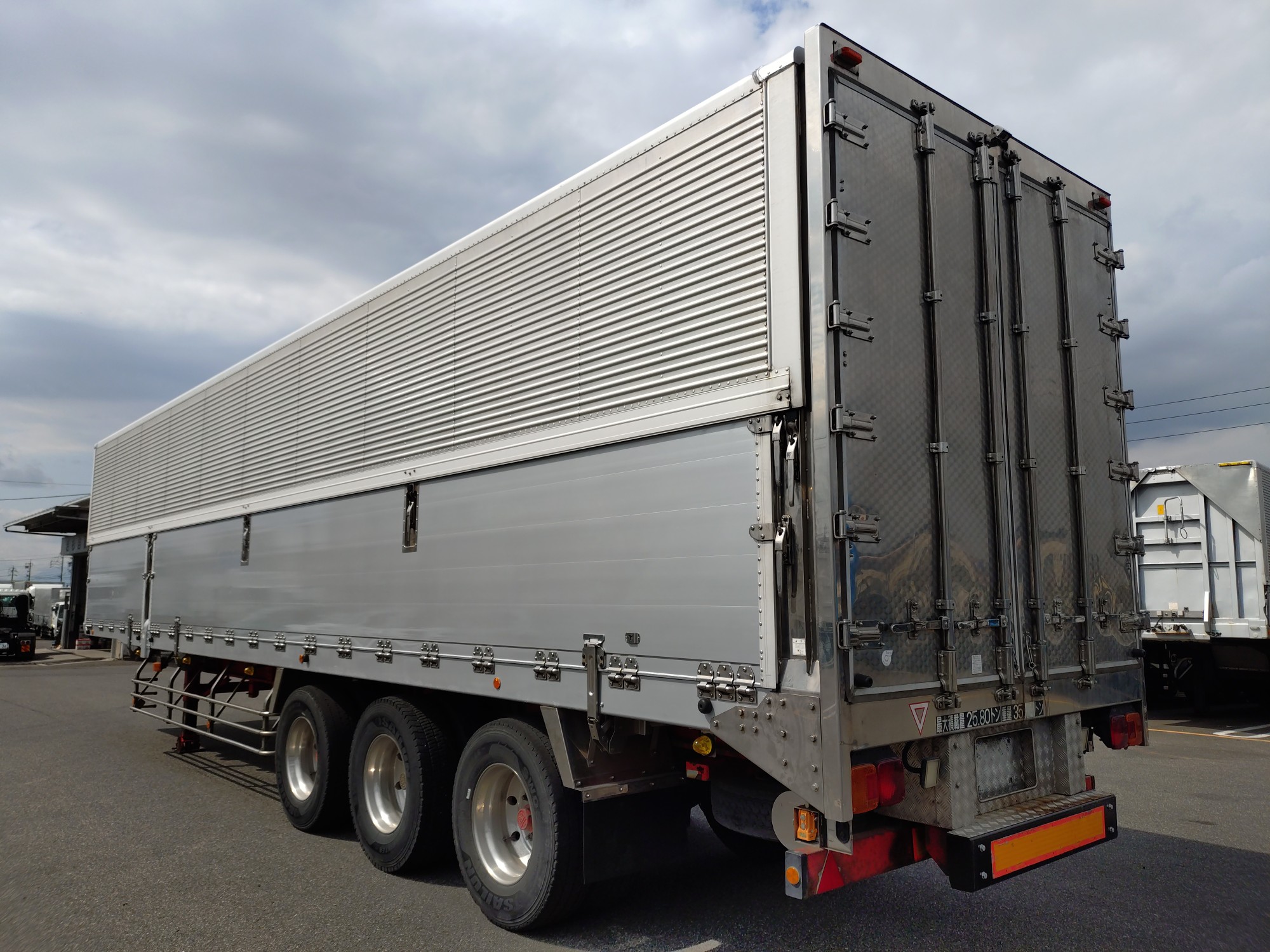 トレクス　ウィングトレーラ