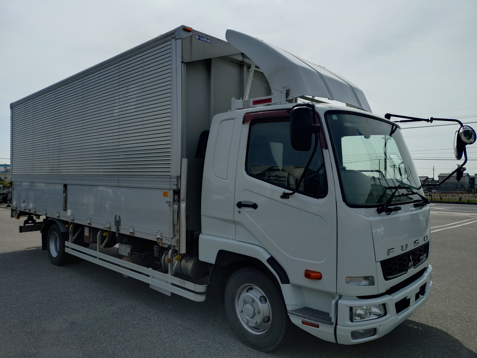 三菱　ウィング