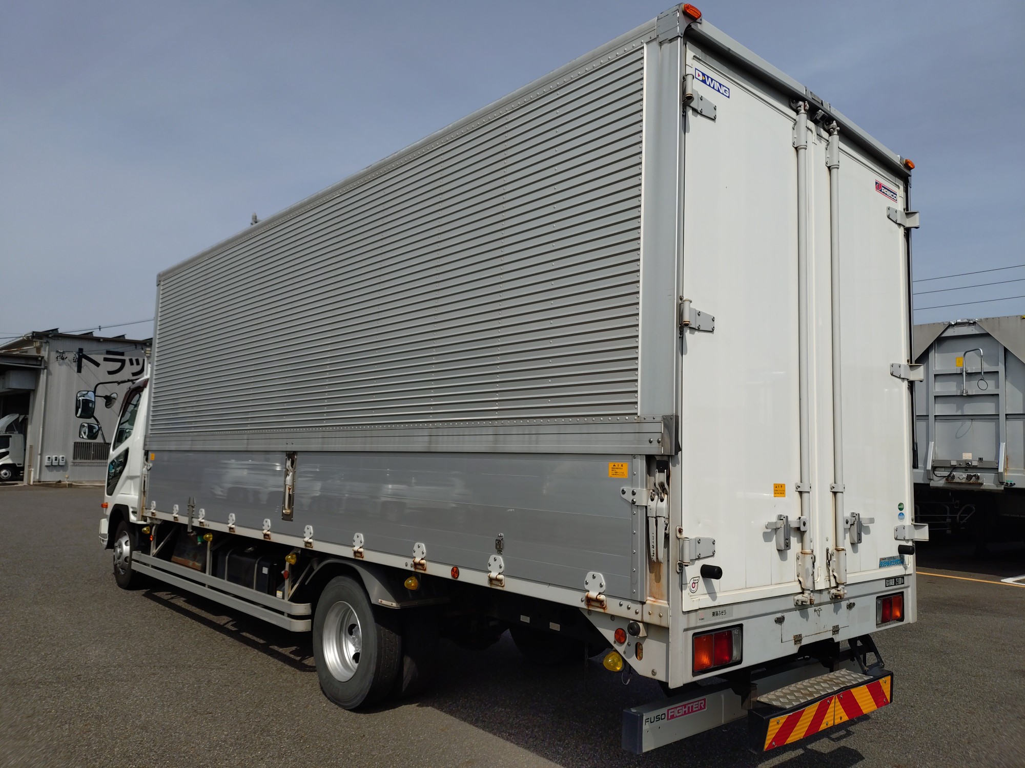 三菱　ウィング