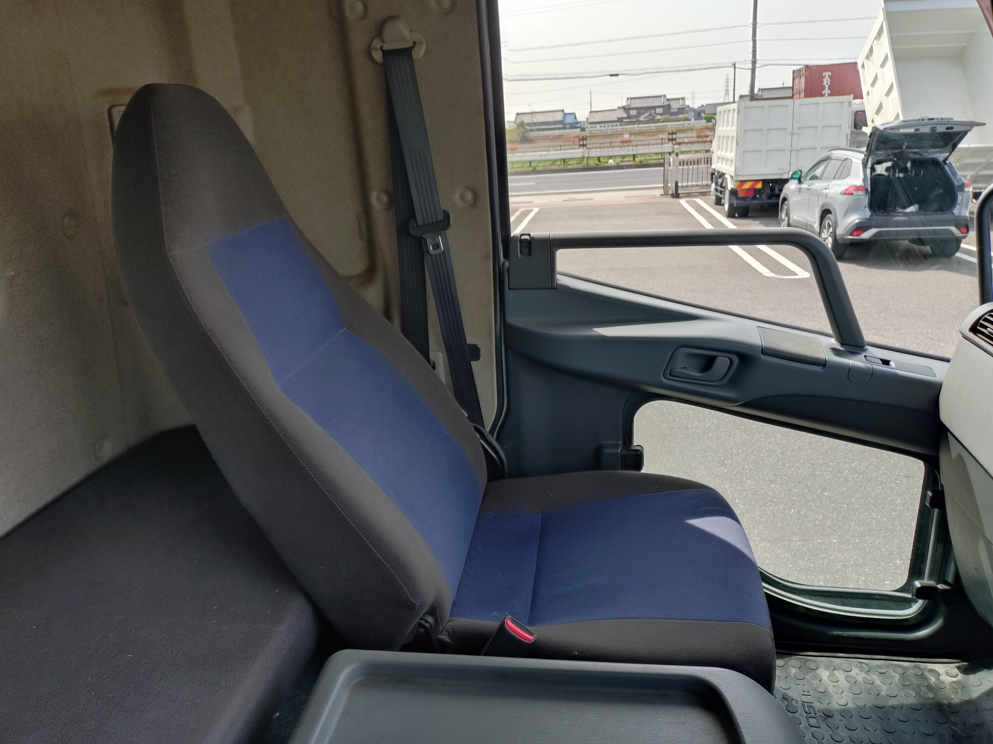 三菱　ウィング