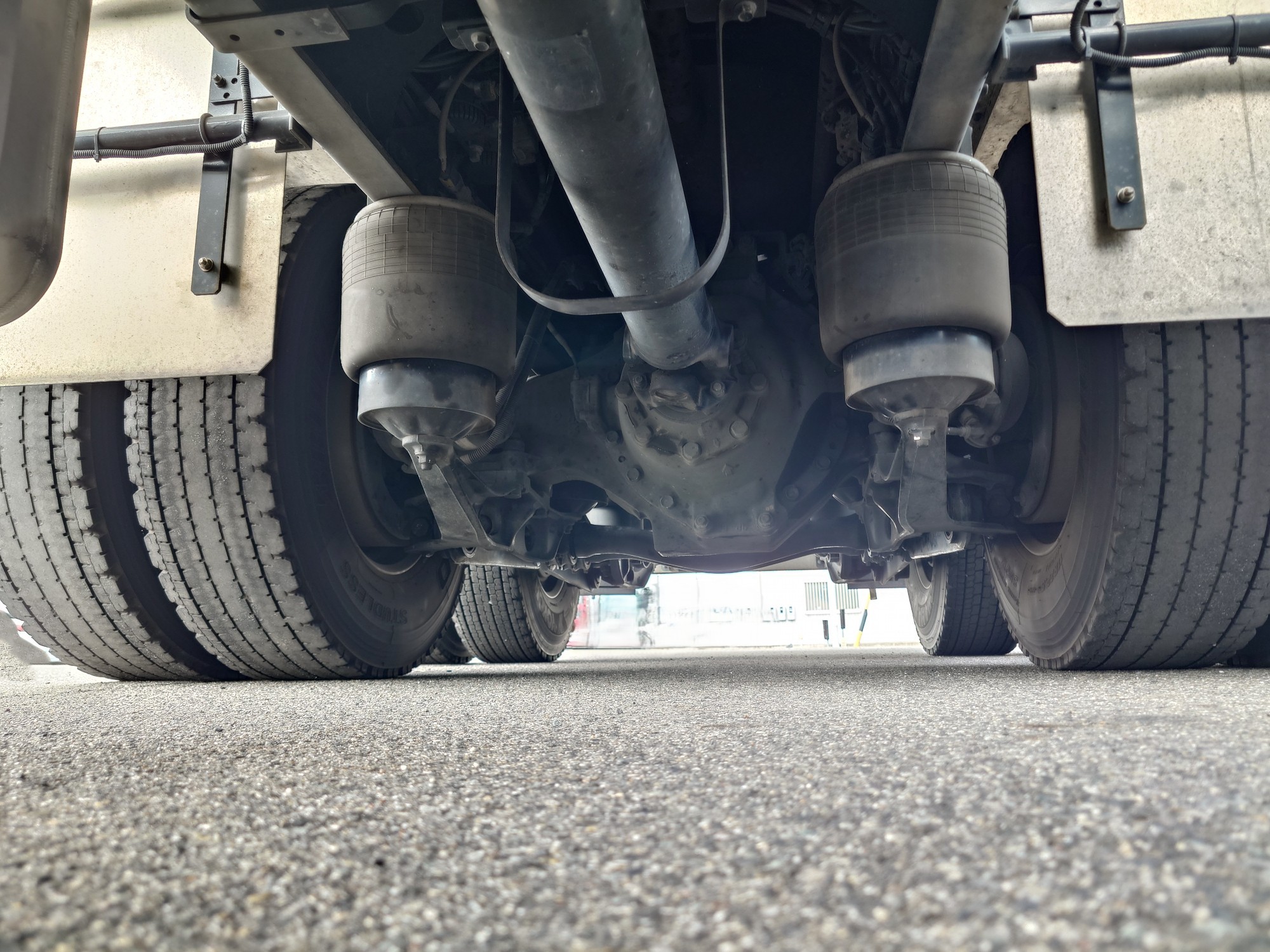 日野　粉粒体運搬車